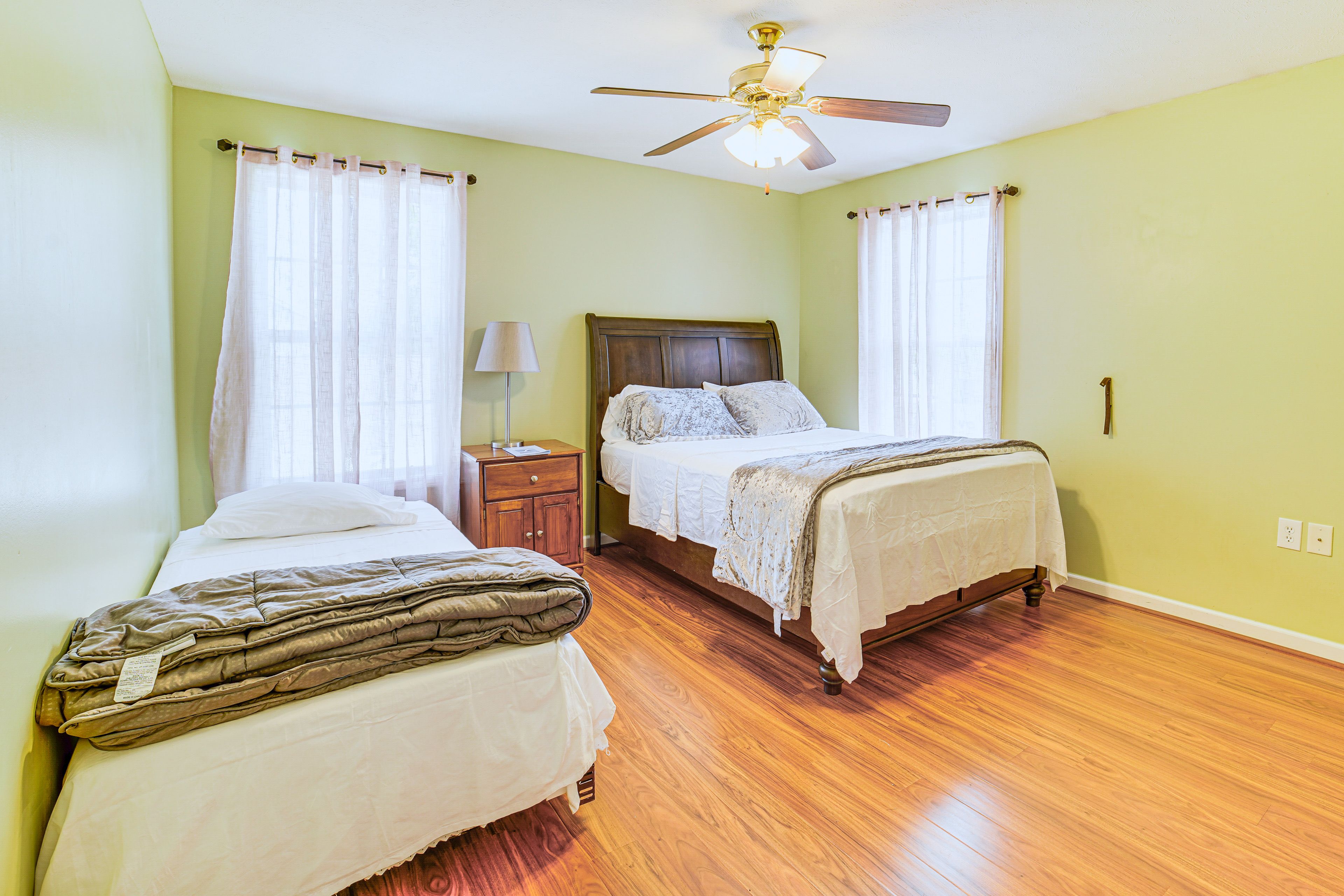 Bedroom 2 | Full Bed | Twin Bed | 2nd Floor