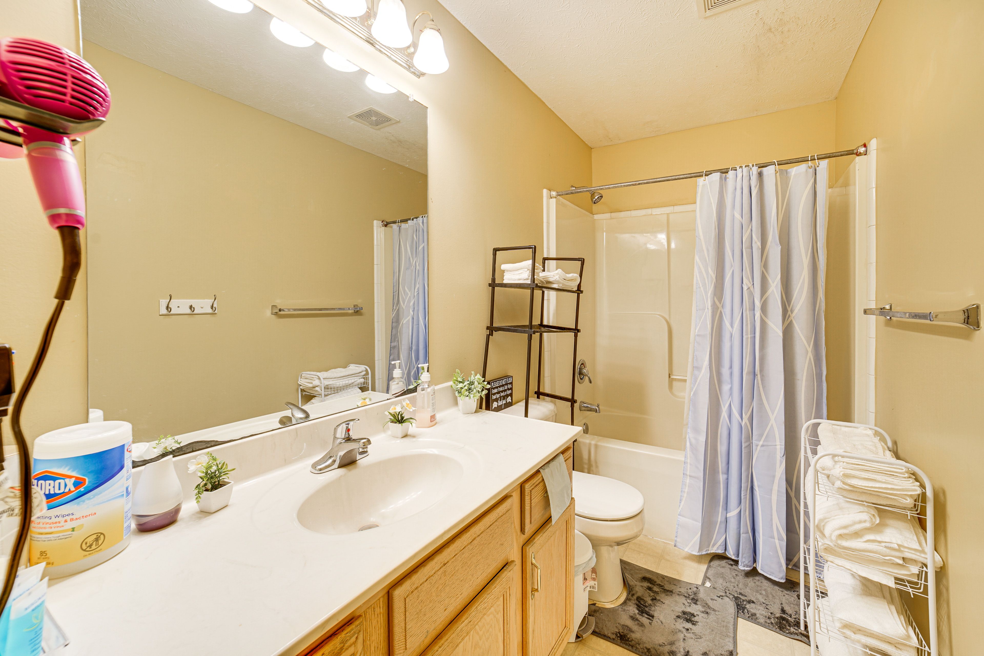 Full Bathroom | 2nd Floor | Shower/Tub Combo