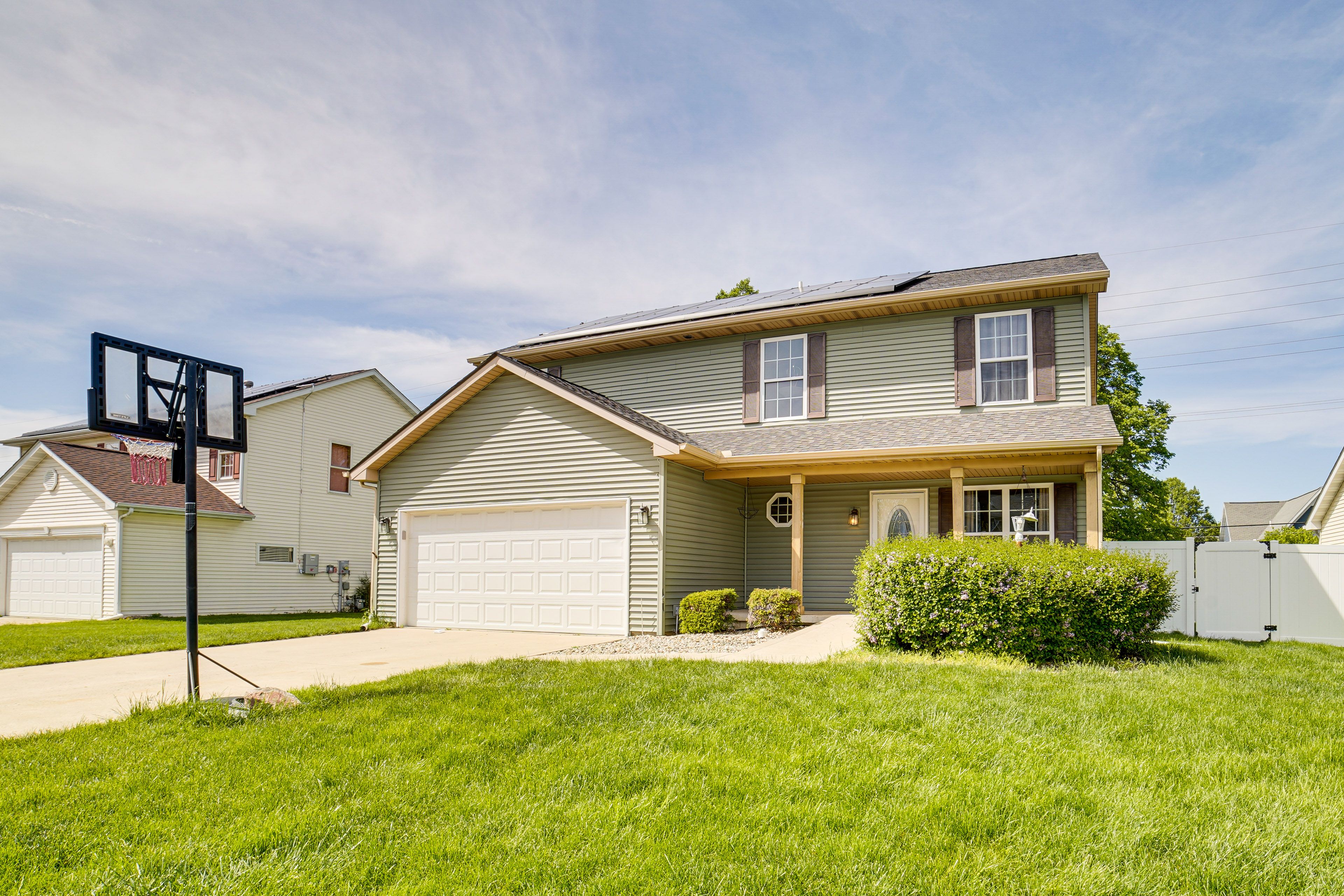 Home Exterior | 1 Mi to University of Illinois Urbana-Champaign