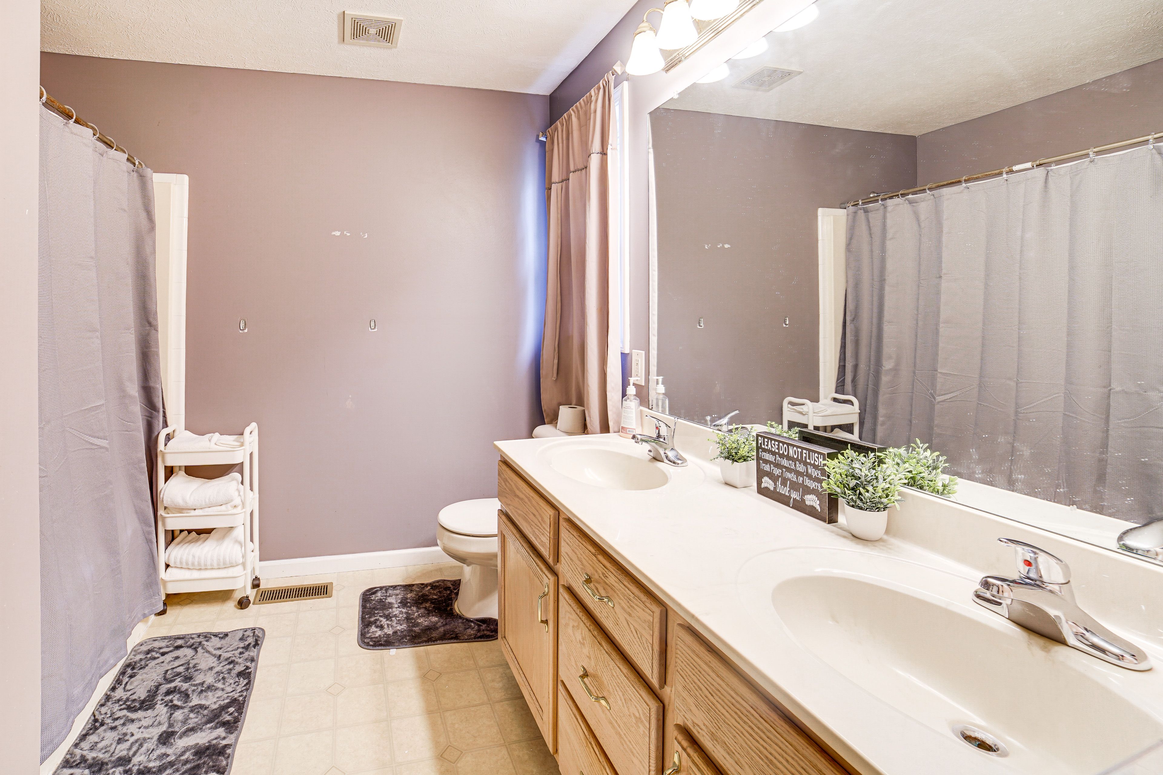 Full Bathroom | 2nd Floor | Complimentary Toiletries