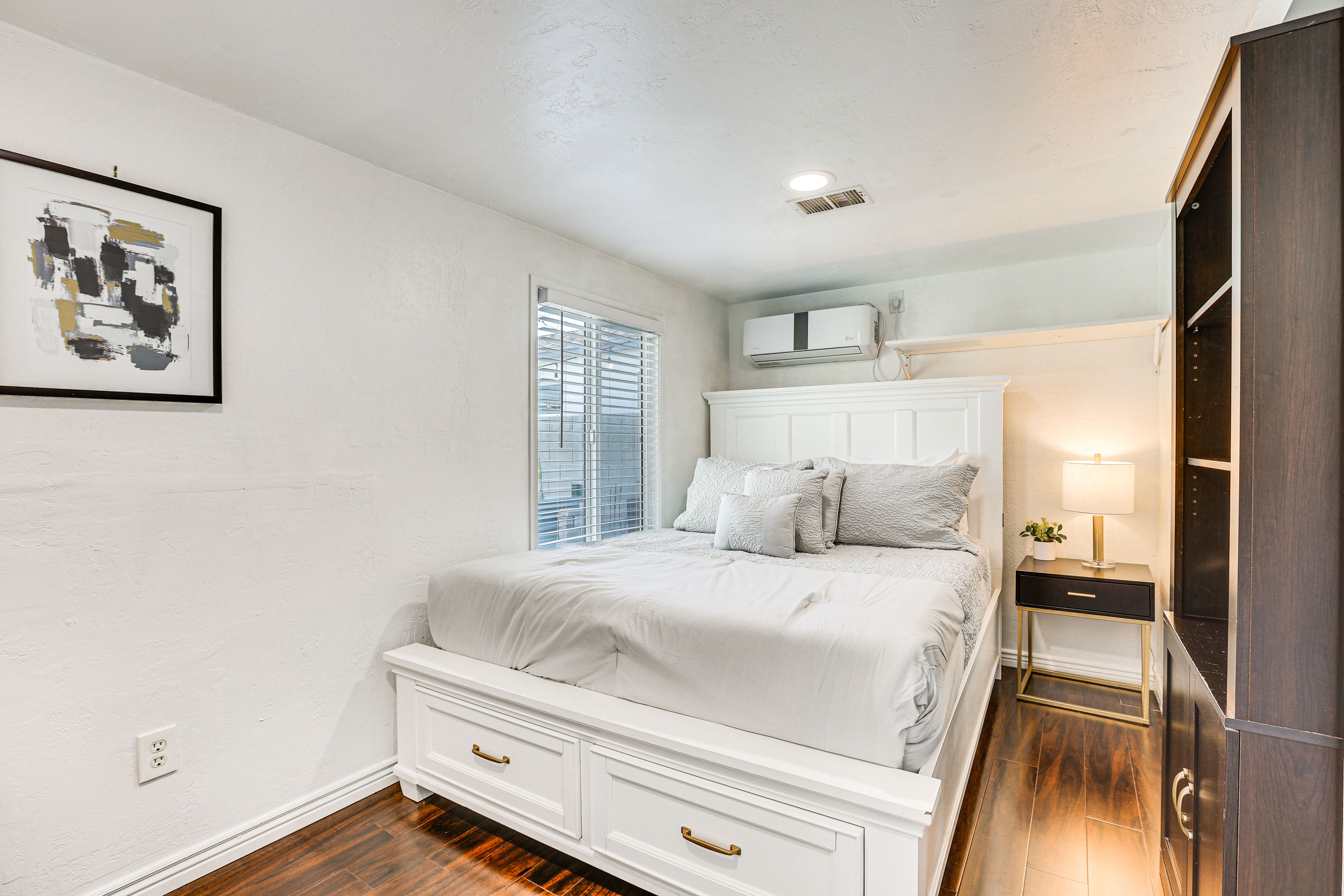 Bedroom 2 | Queen Bed