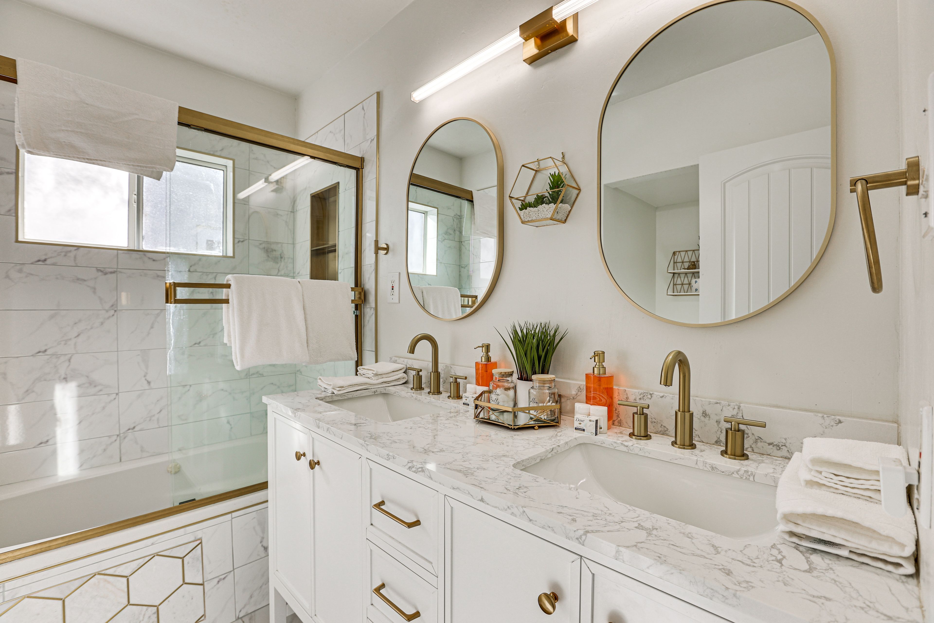 Full Bath | Towels | Hair Dryer
