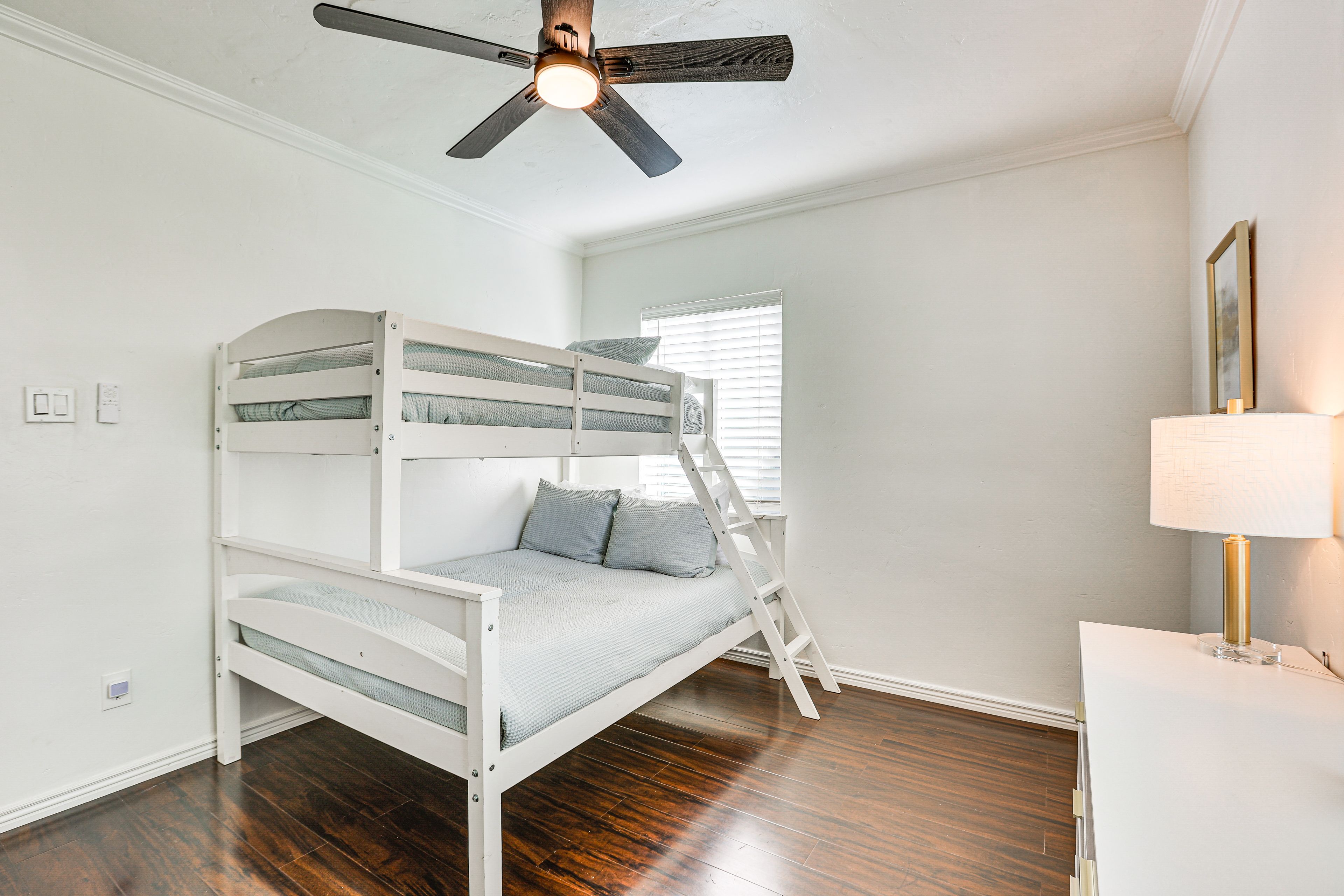 Bedroom 3 | Twin/Full Bunk Bed
