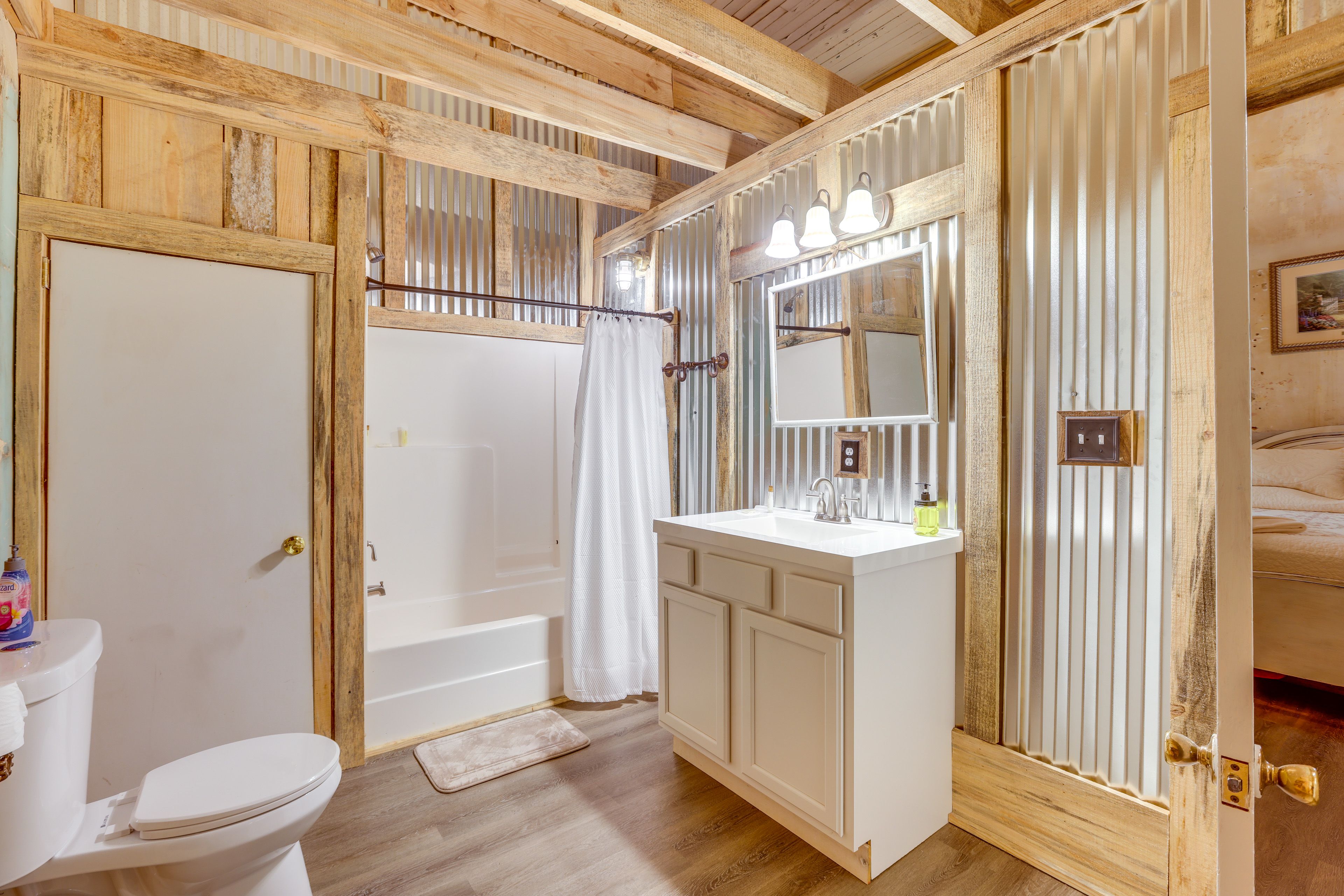 Full Bathroom | Towels Provided | Complimentary Toiletries | Washer & Dryer