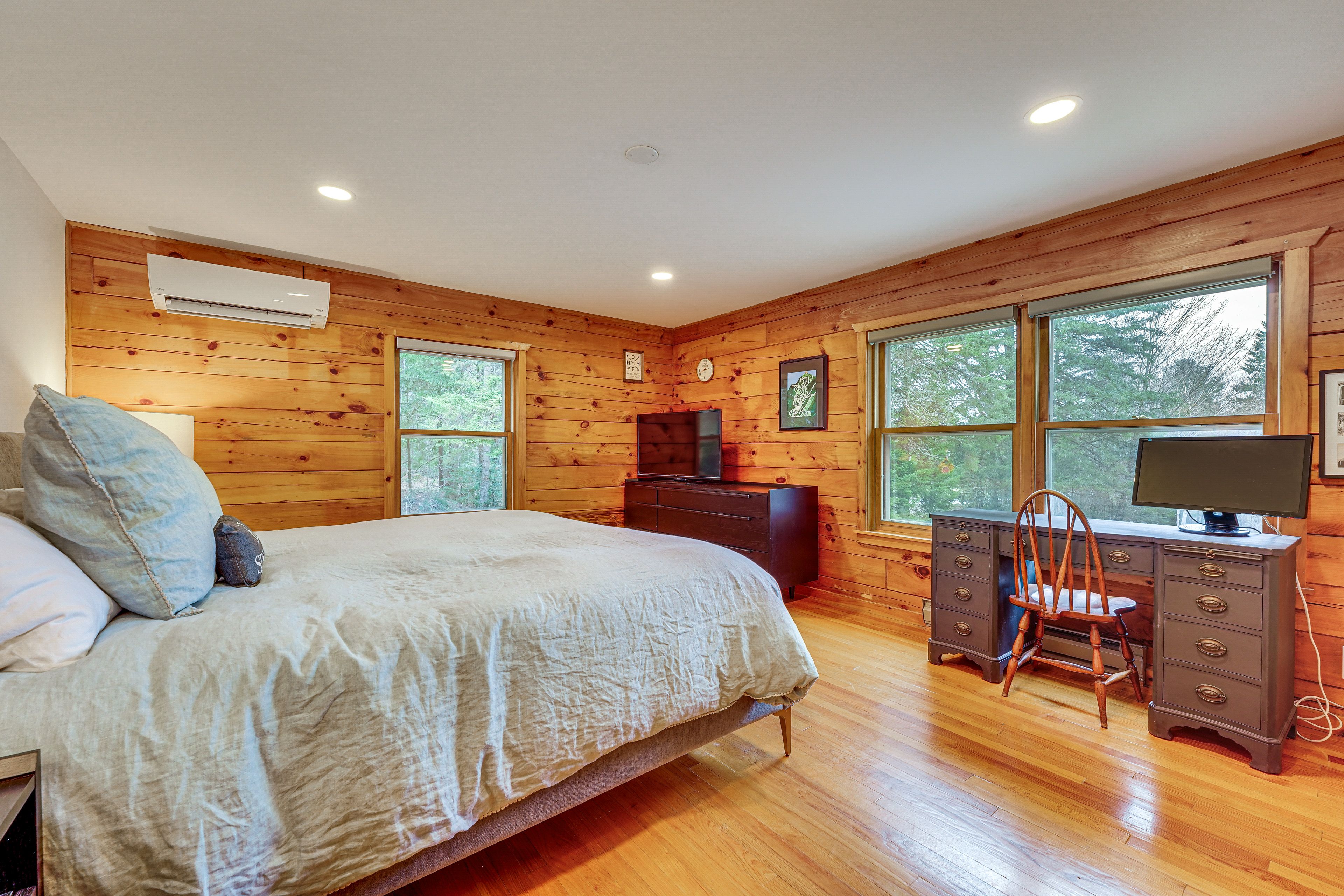 Bedroom 1 | King Bed | Remote Workspace | Smart TV | Top Floor