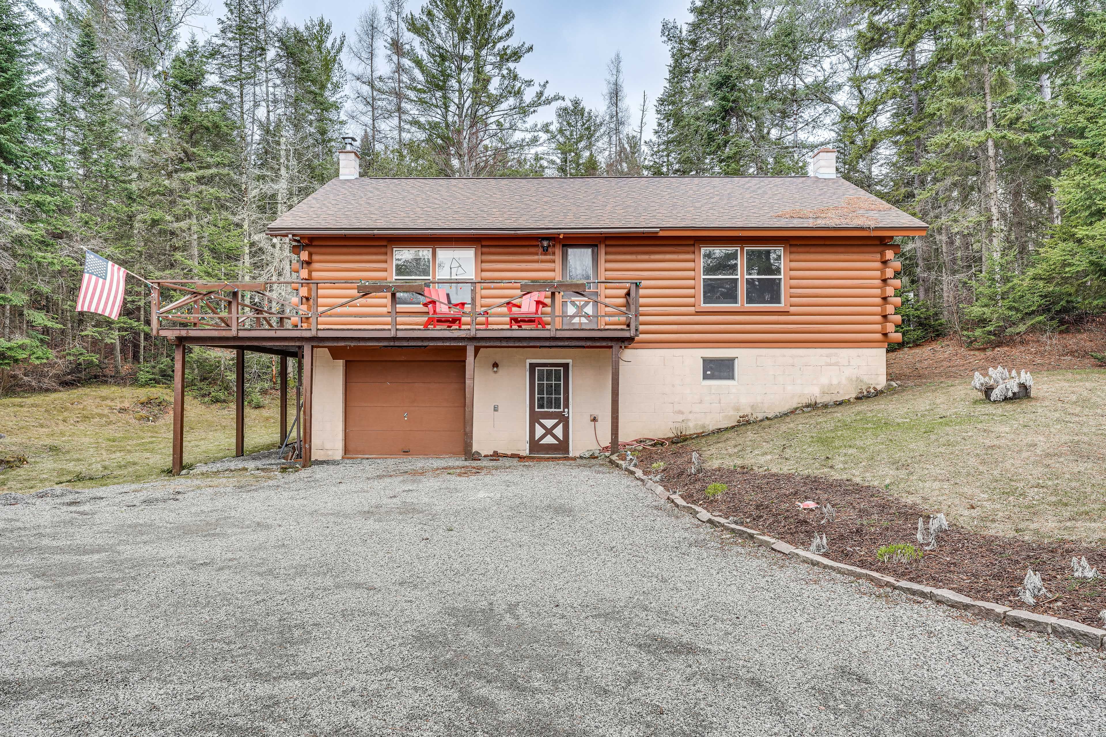 Cabin Exterior | Garage Parking (1 Vehicle) | Driveway Parking (3 Vehicles)