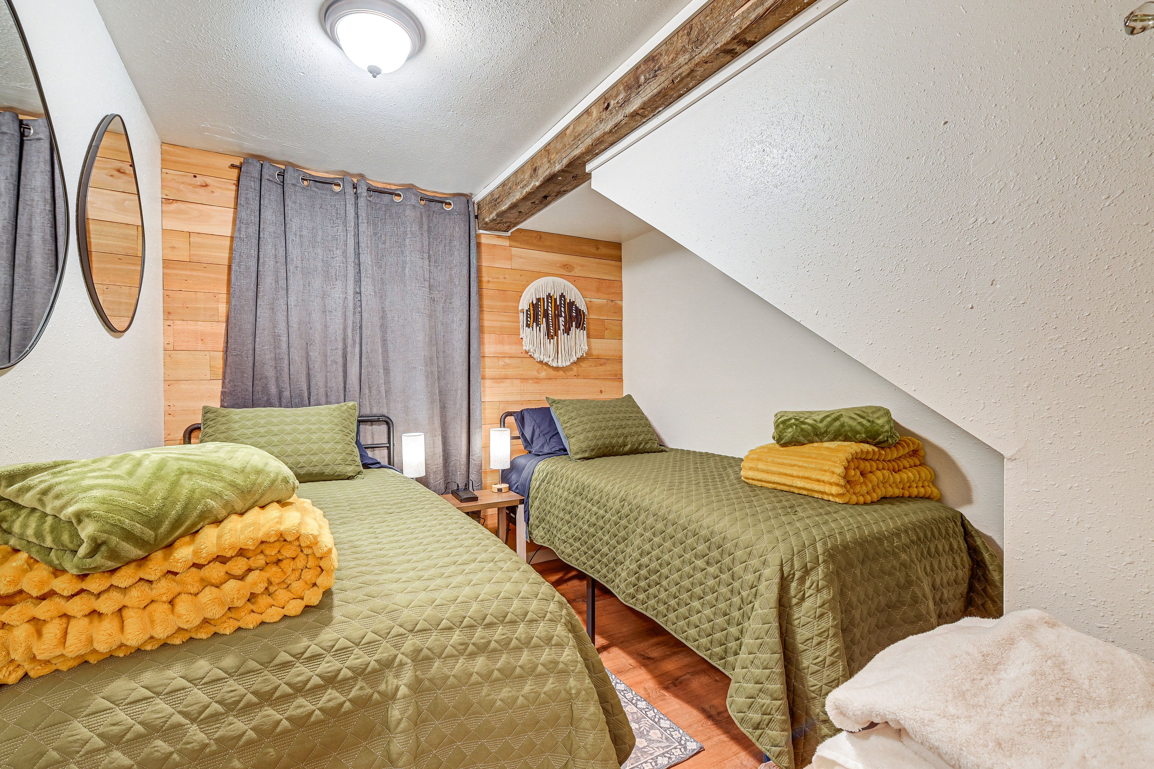 Bedroom 2 | 2 Twin Beds | 1st Floor | Linens Provided