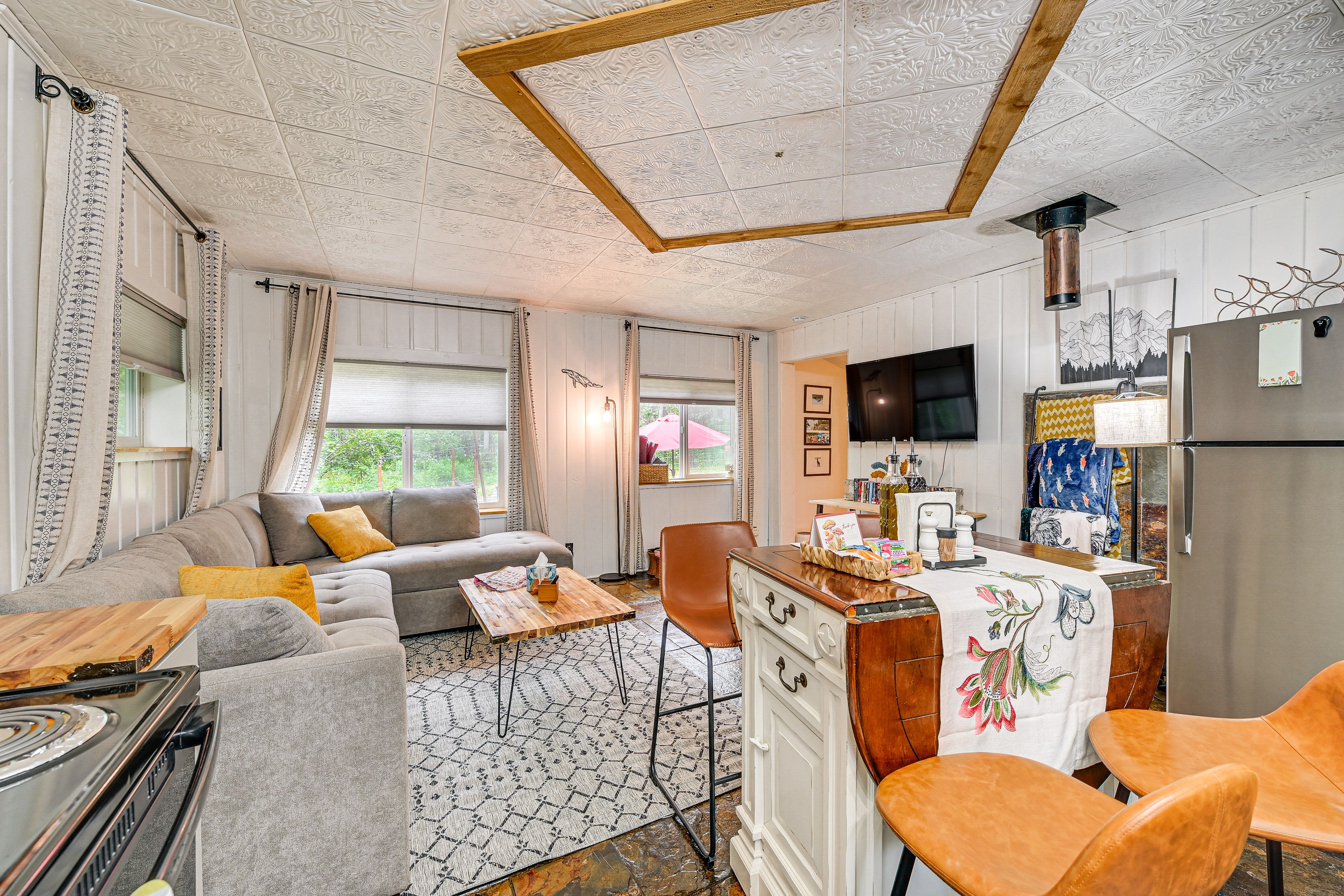 Living Room | 1st Floor | Smart TV | Free WiFi