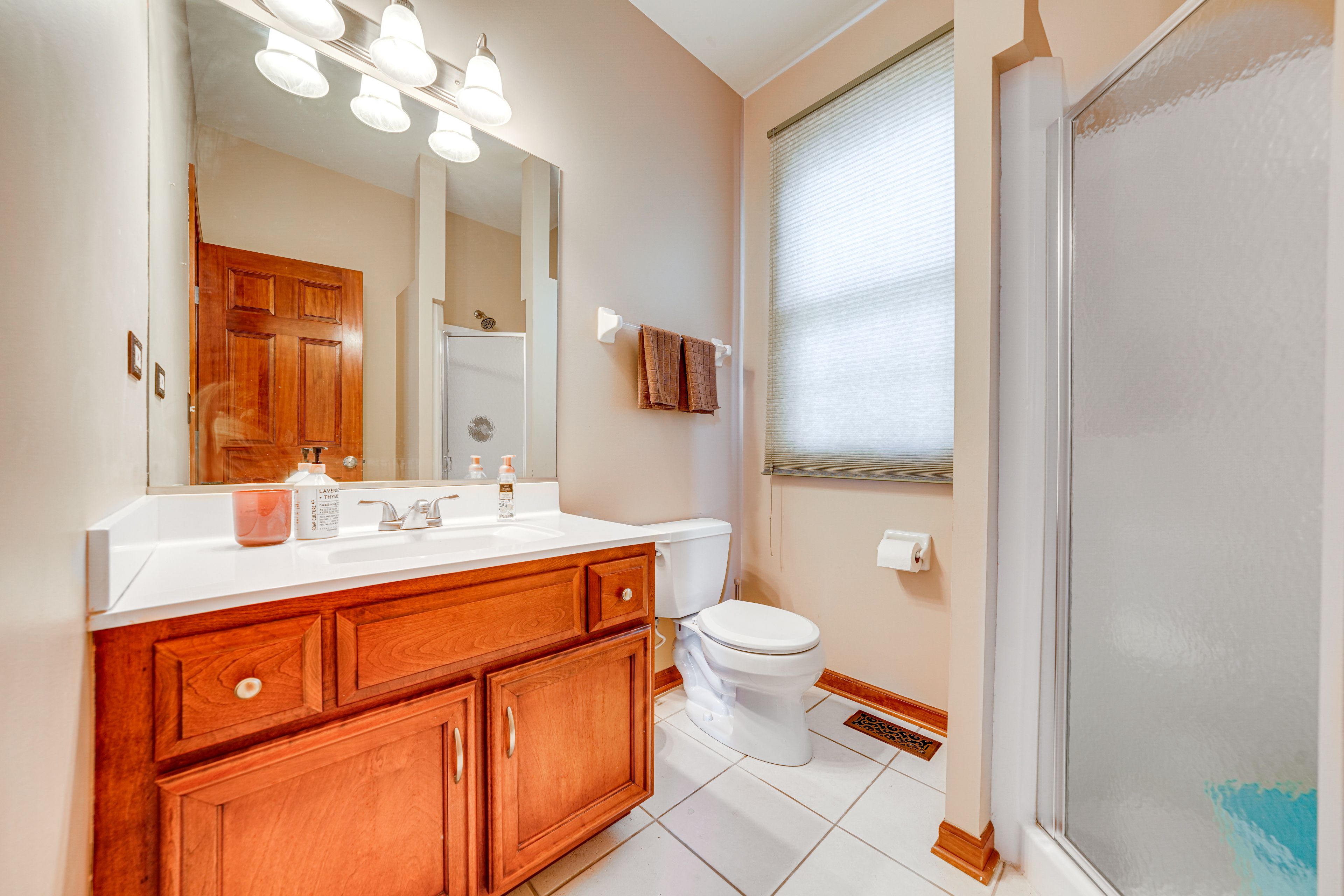 Full Bathroom | 1st Floor