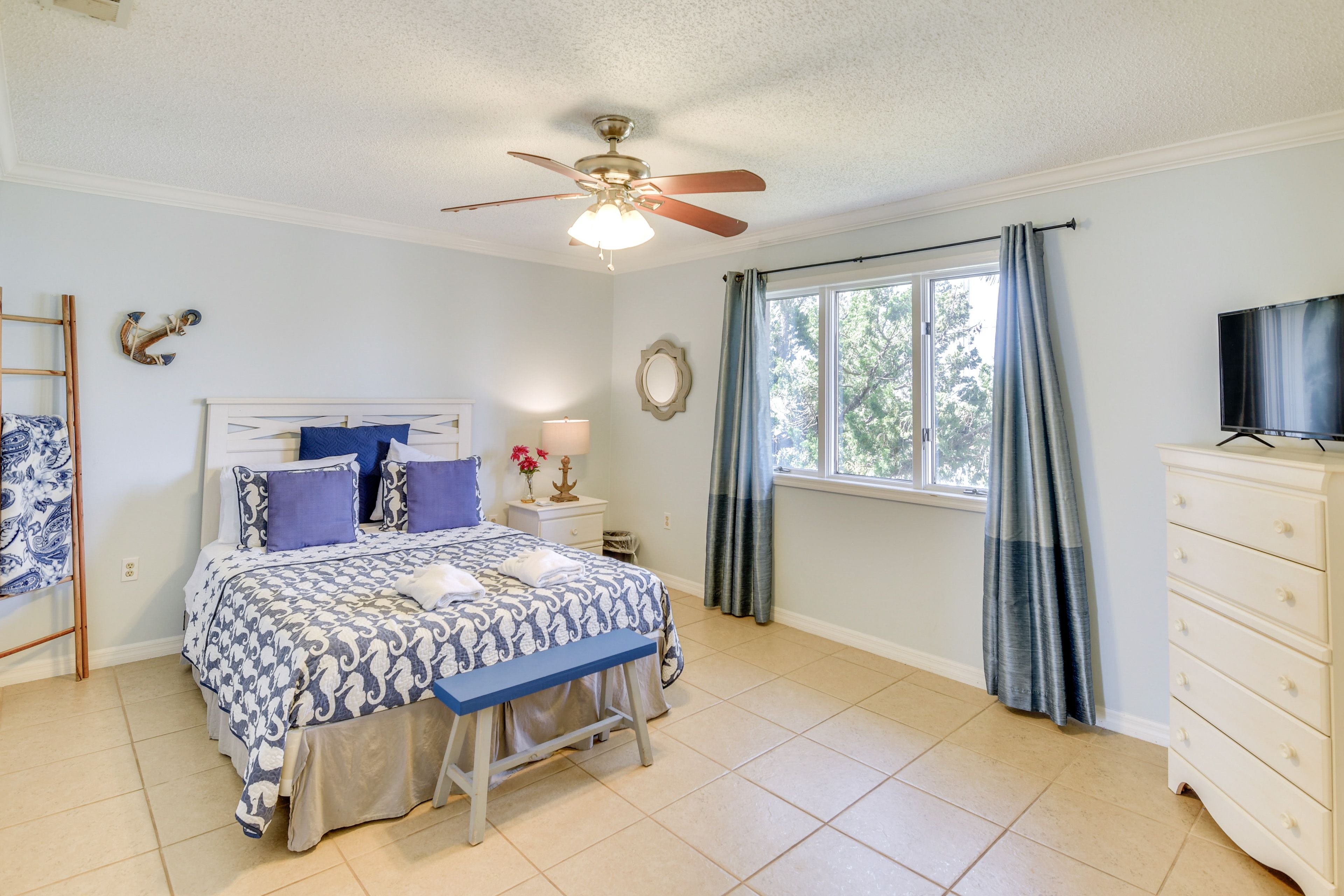 Bedroom 3 | Queen Bed | Flat-Screen TV w/ Cable