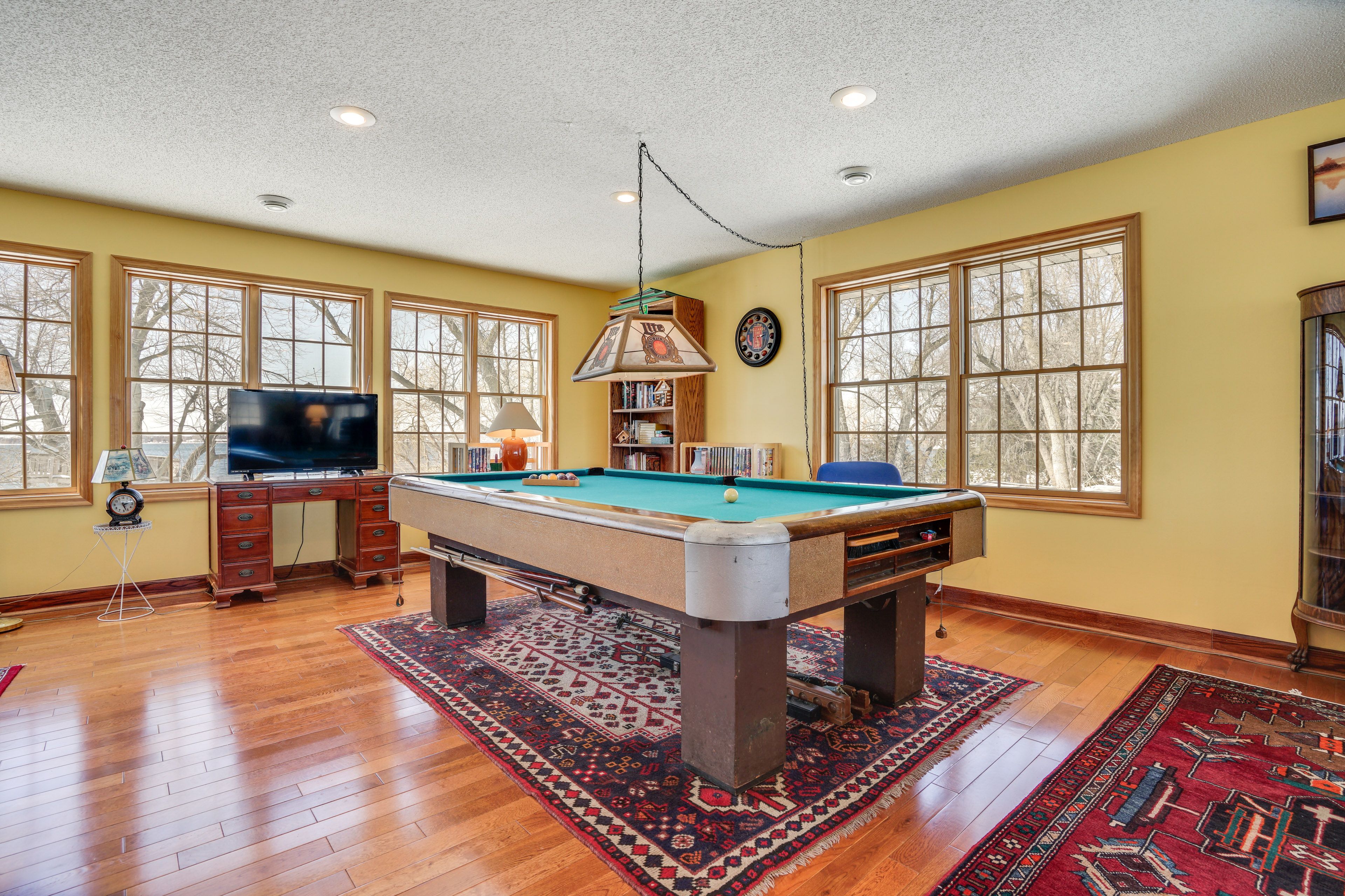 Billiards Table | Smart TV