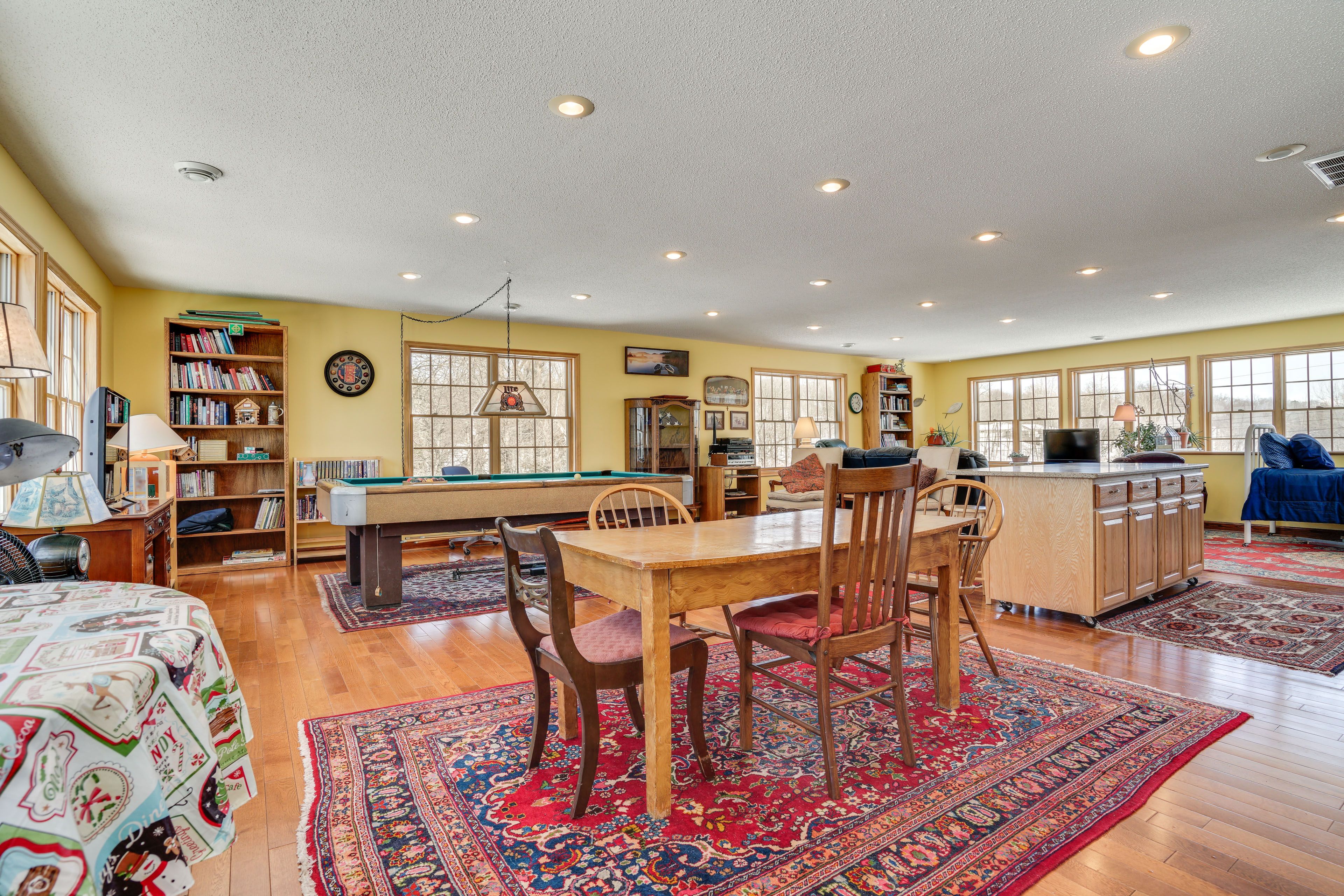 Dining Area | Dishware & Flatware Provided
