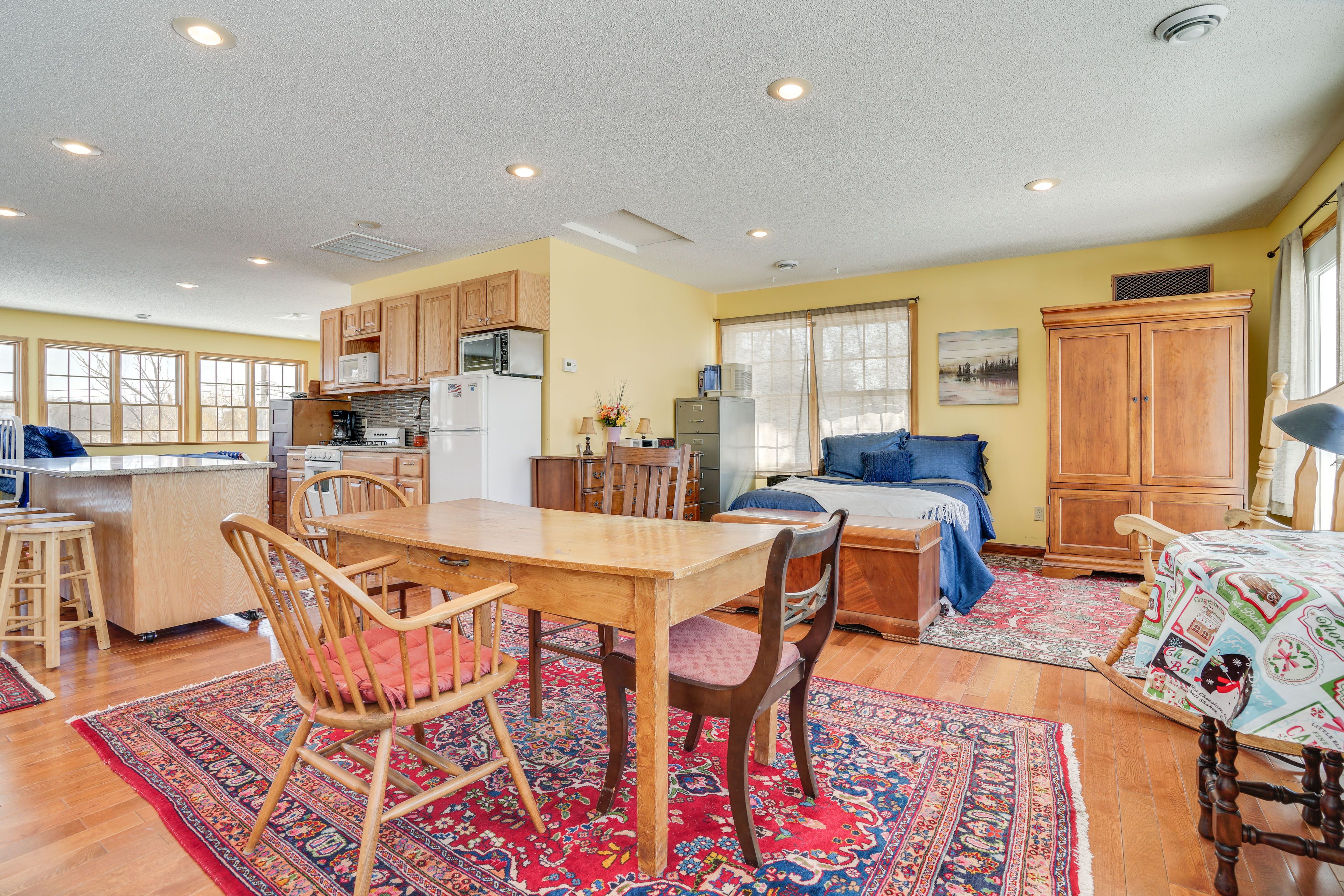 Forest Lake Vacation Rental | Studio | 1BA | 800 Sq Ft | Stairs Required