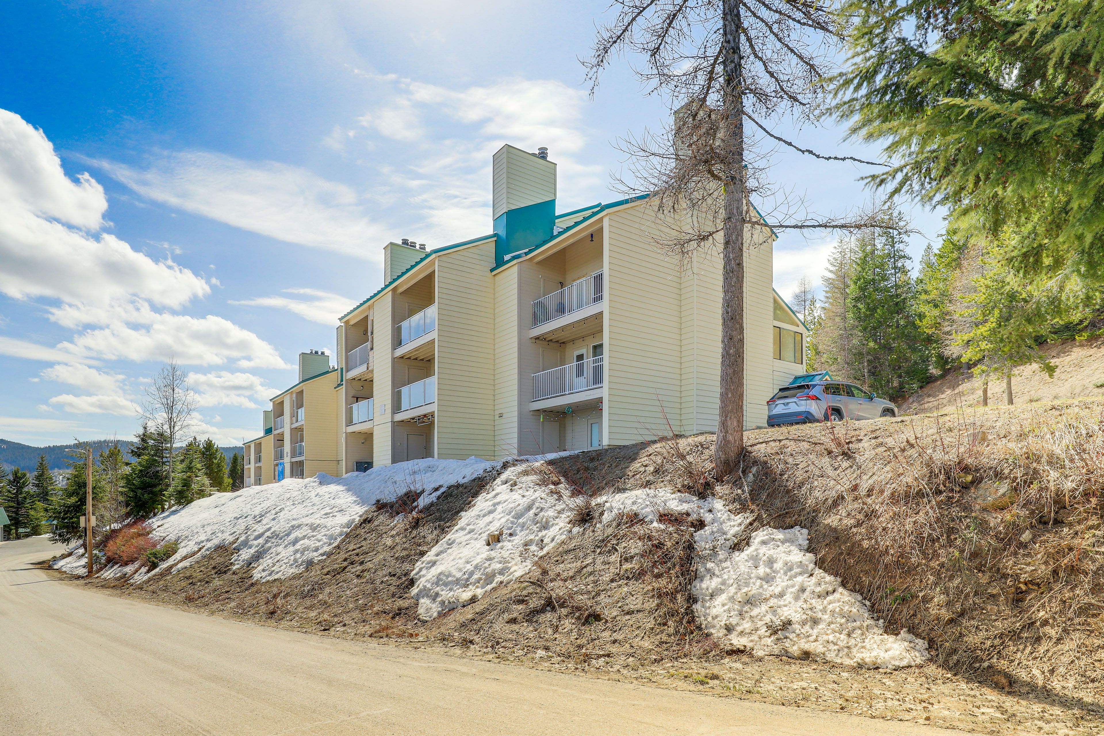 Parking | Community Lot (2 Vehicles, Parking Passes Provided)