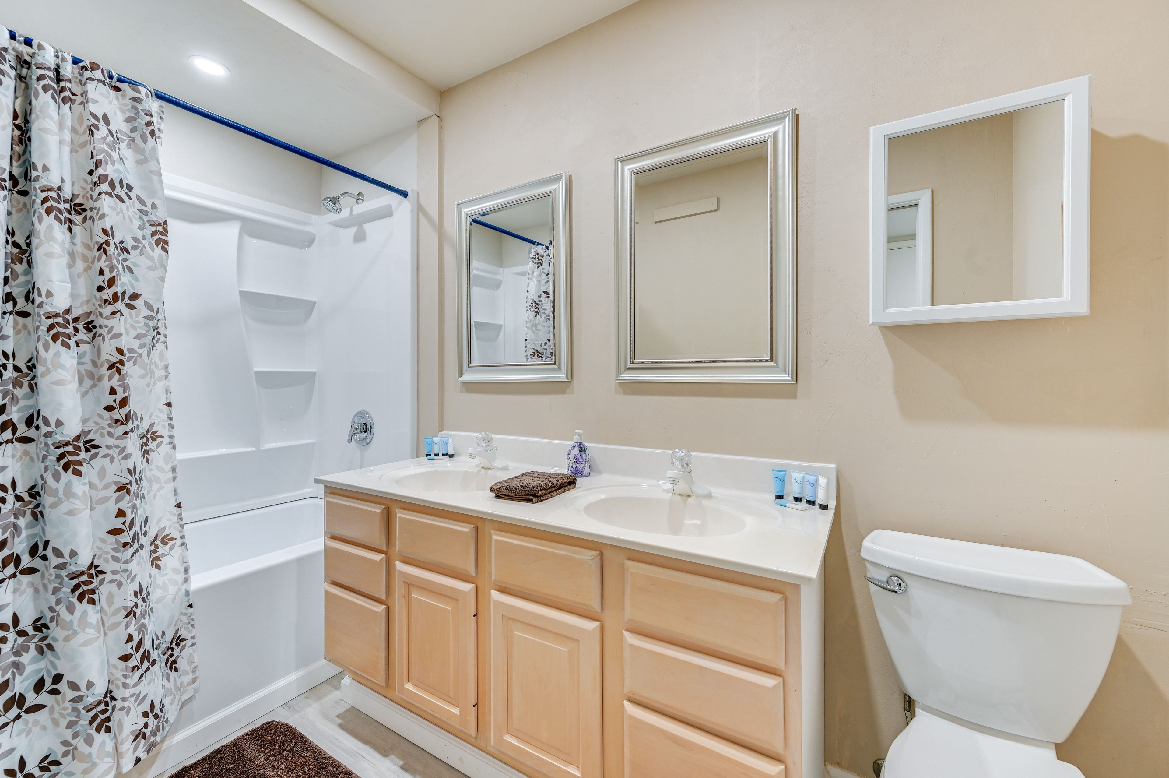 Full Bathroom | Complimentary Toiletries