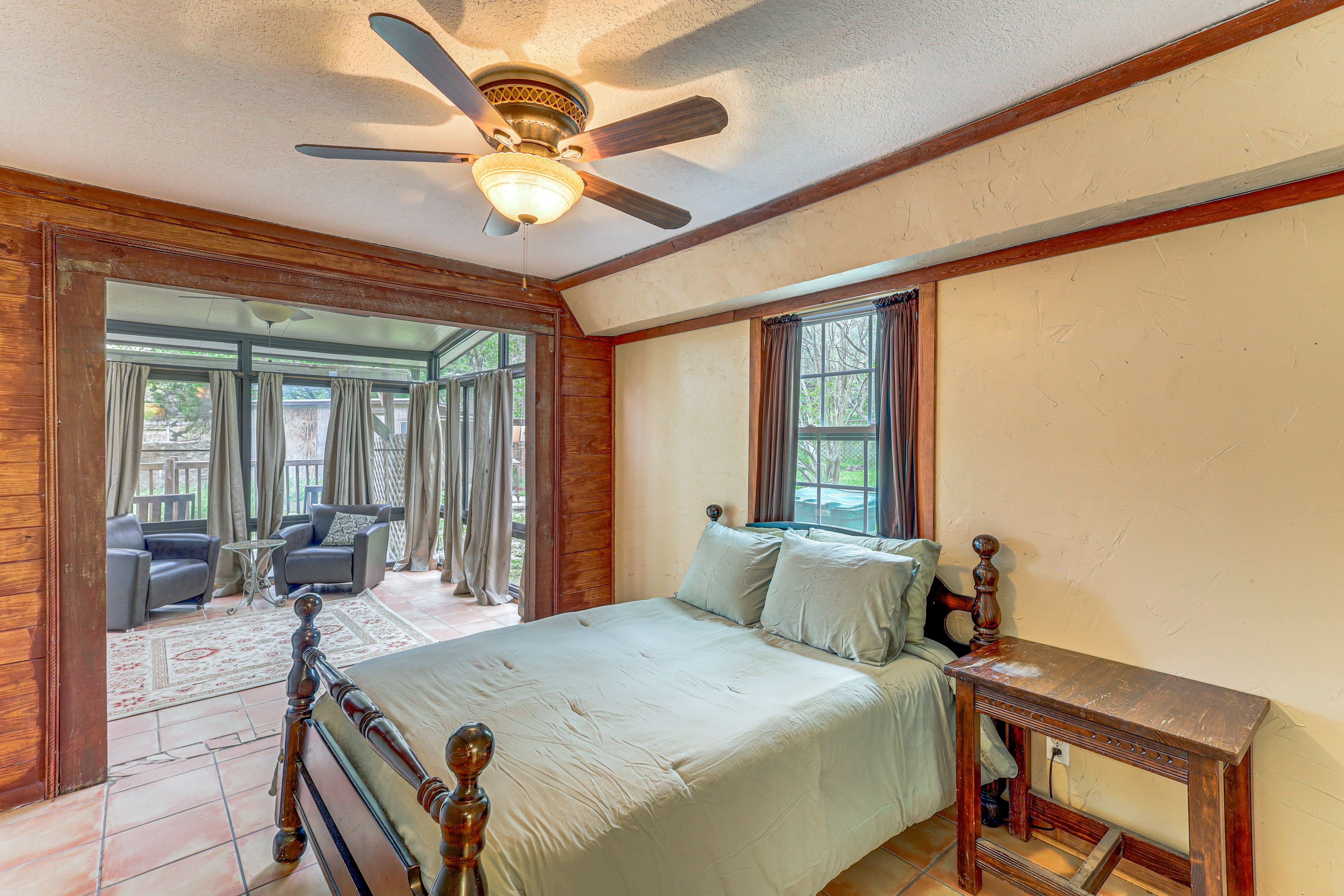 Bedroom 1 | Full Bed | 1st Floor | Sitting Area | En-Suite Bathroom