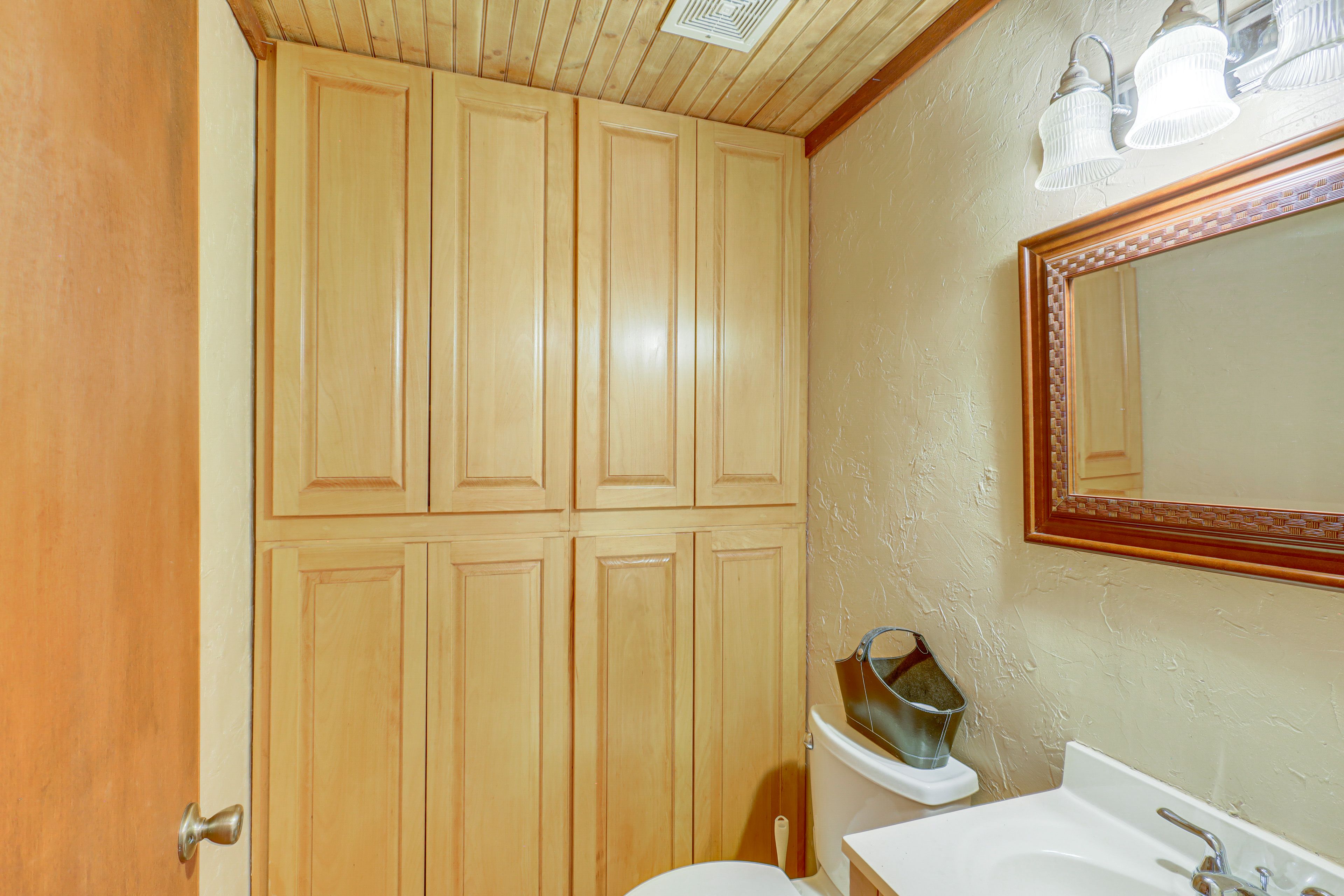 Half Bathroom | 1st Floor
