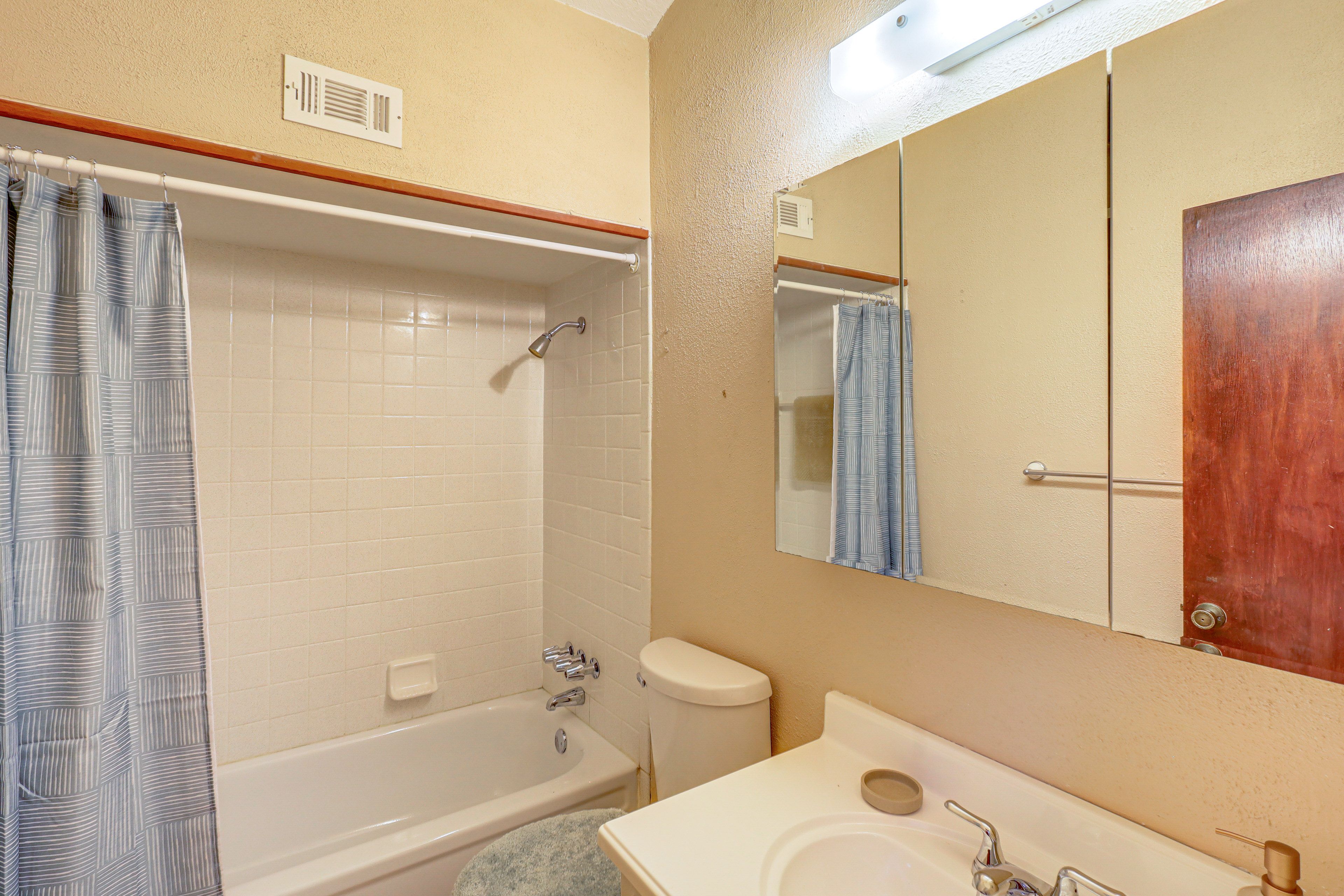 Full Bathroom | 2nd Floor