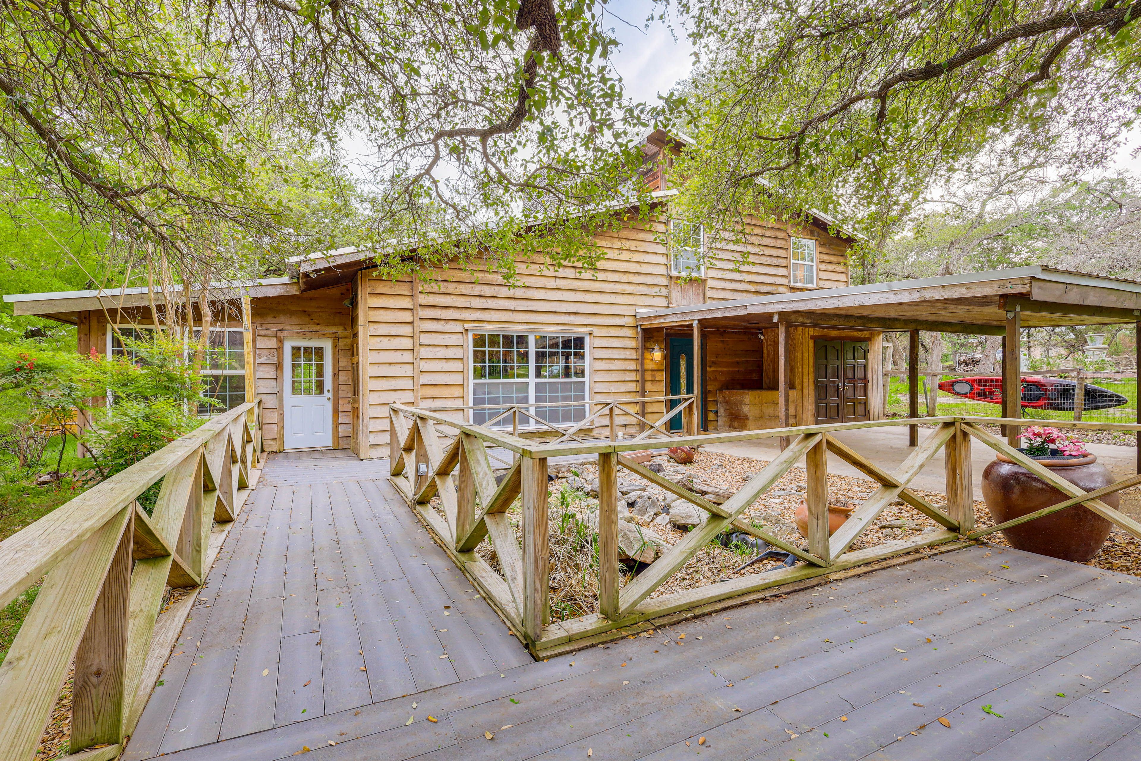 Property Exterior | Driveway (2 Vehicles)