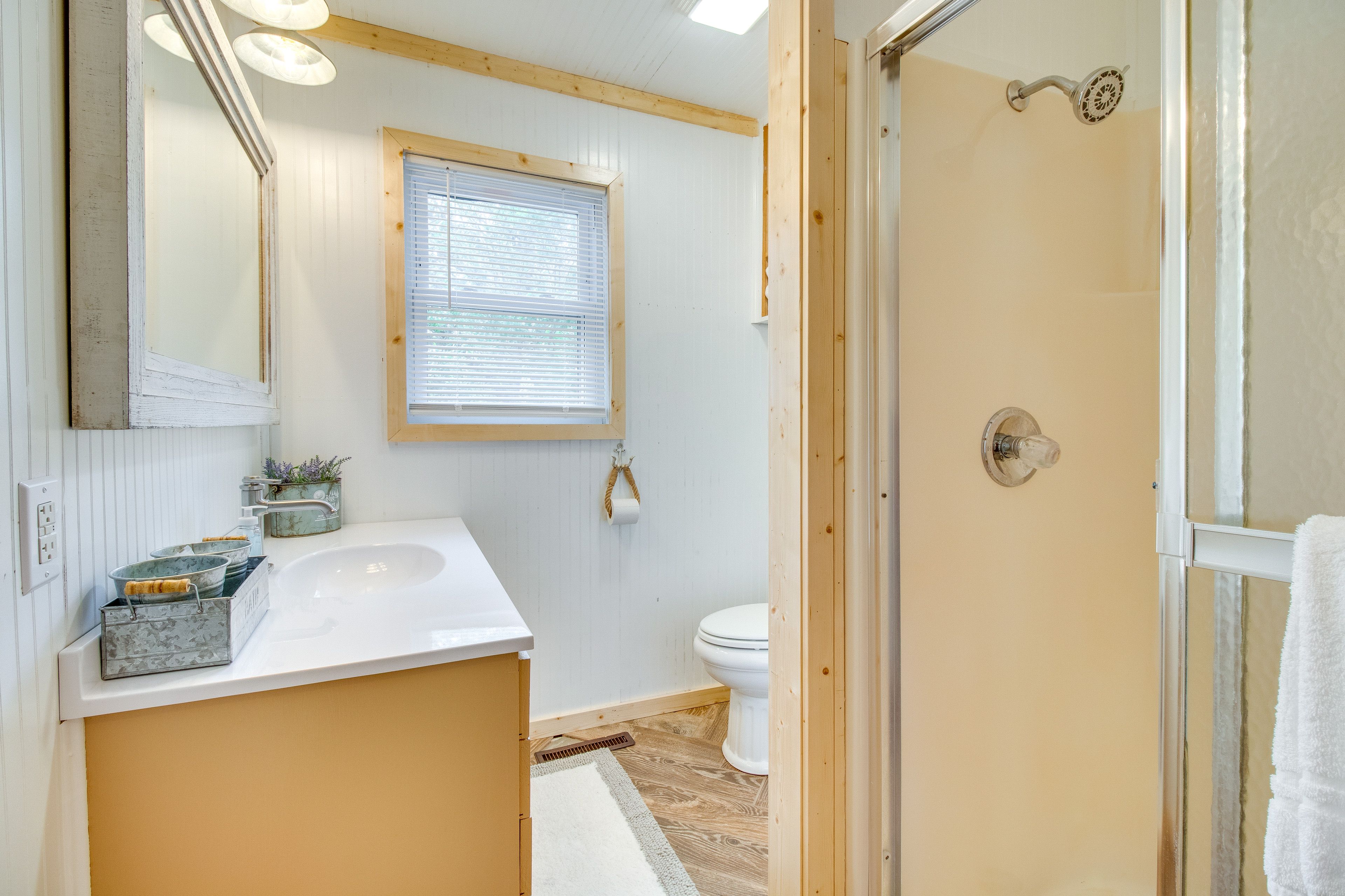 Full Bathroom