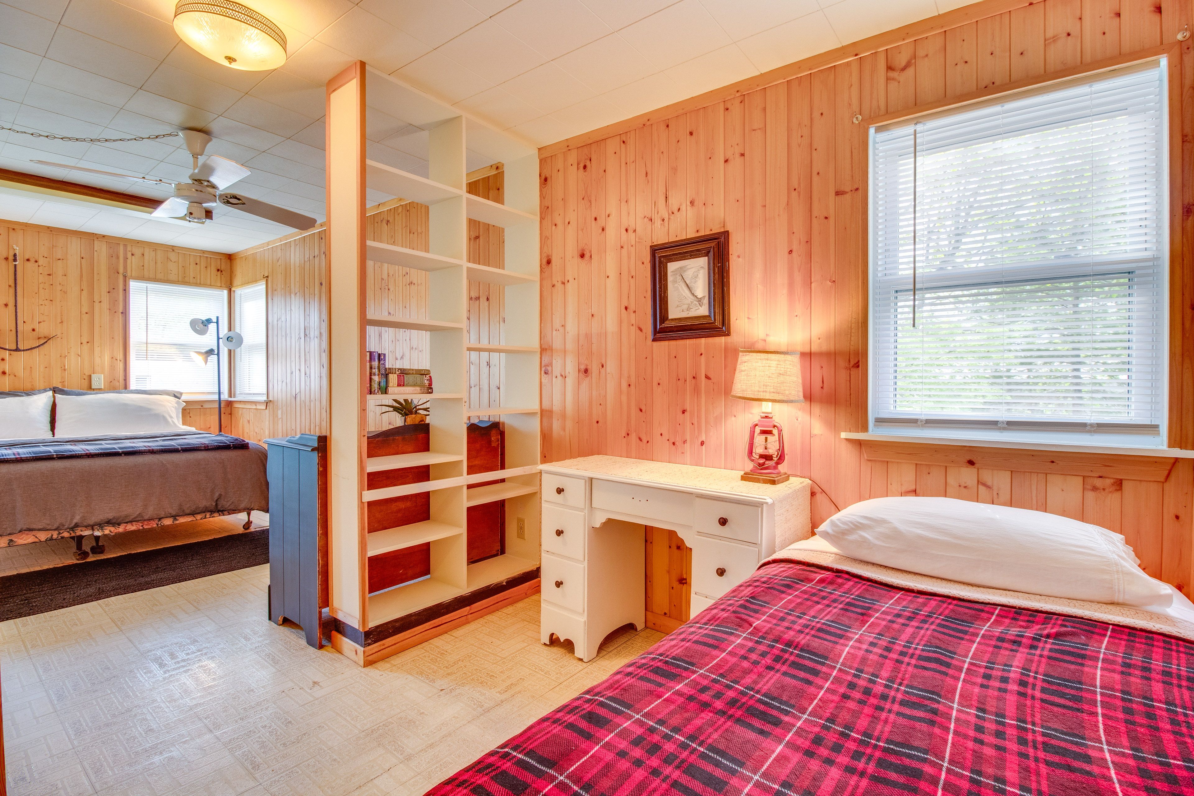 Bedroom 1 | King Bed | Twin Bed | Linens Provided