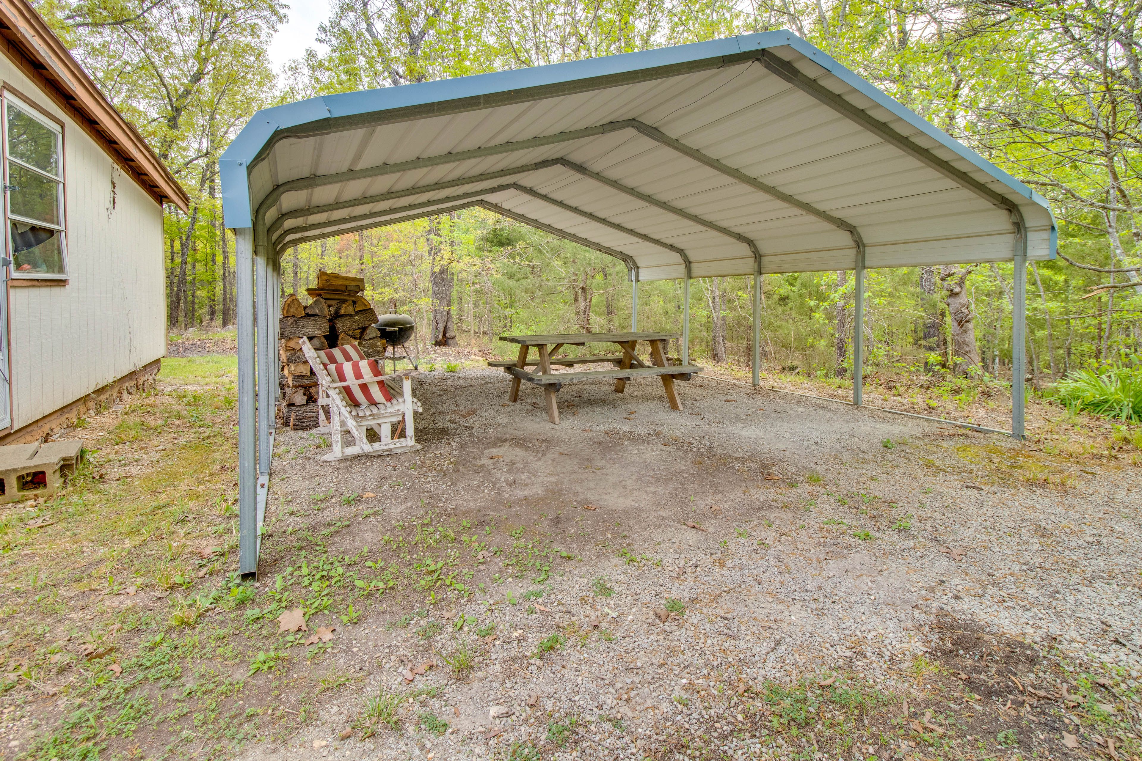 Picnic Table | Charcoal Grill