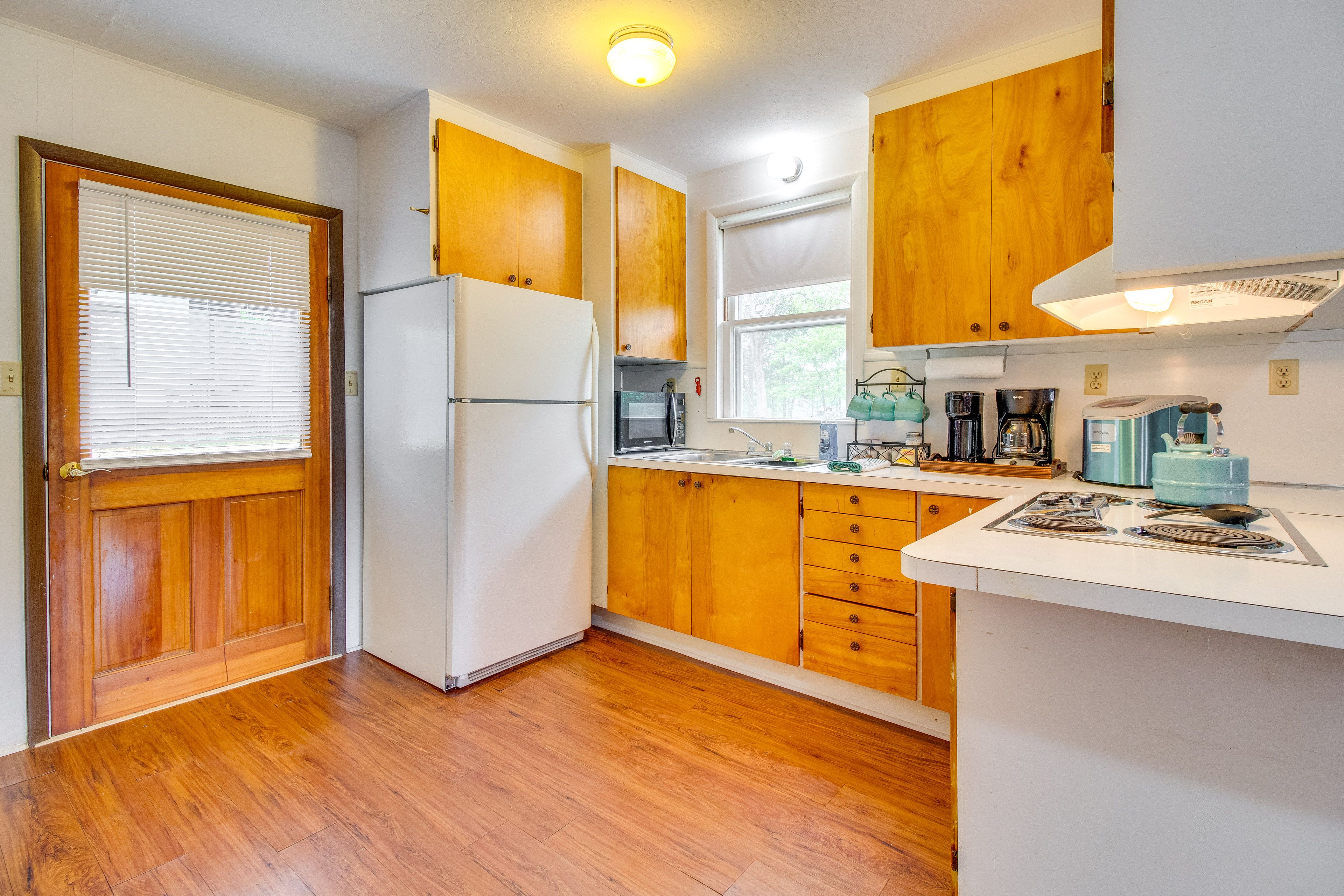 Kitchen | Cooking Basics | Drip Coffee Maker & Single-Serve Coffee Maker
