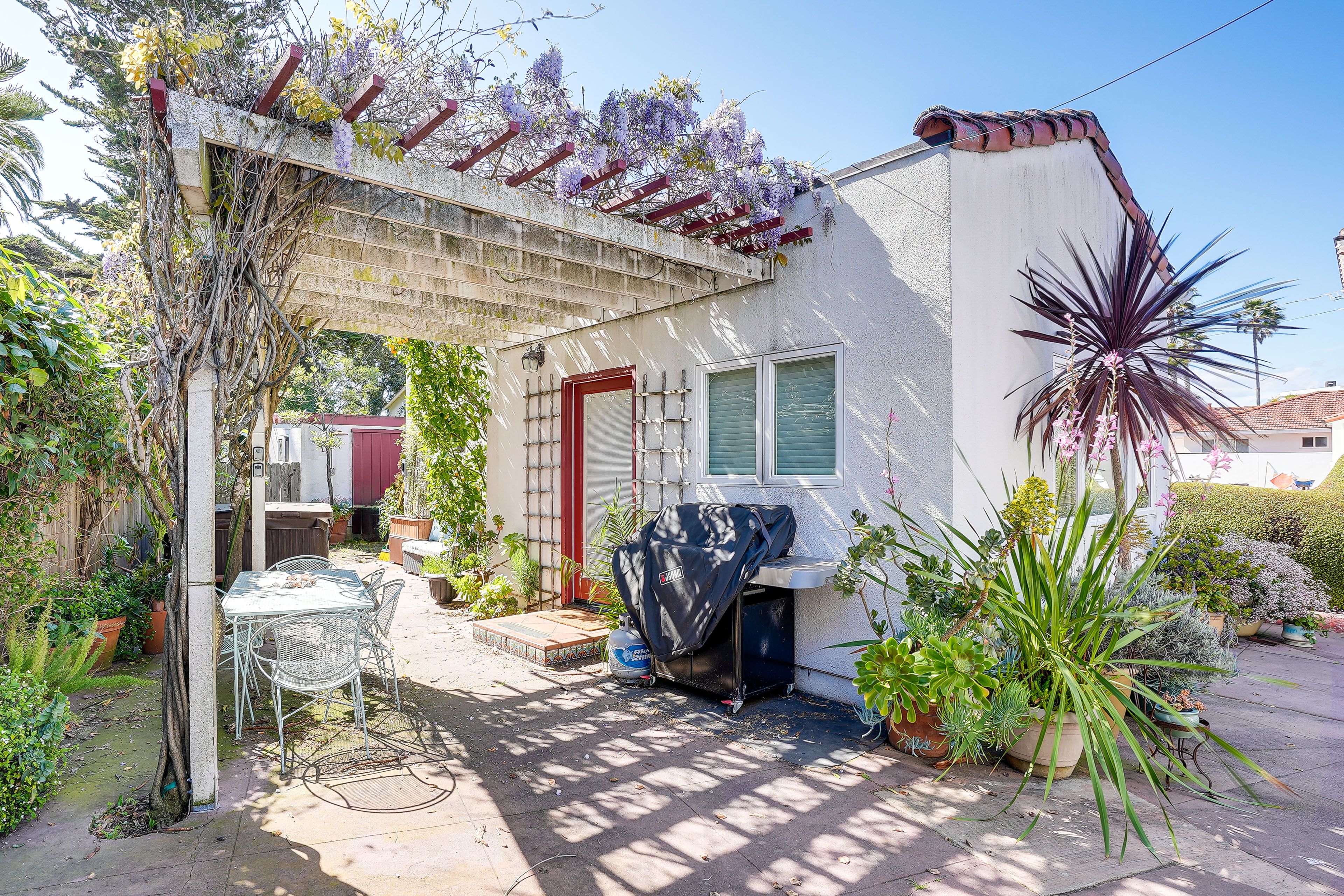 Private Patio | Gas Grill | Outdoor Dining