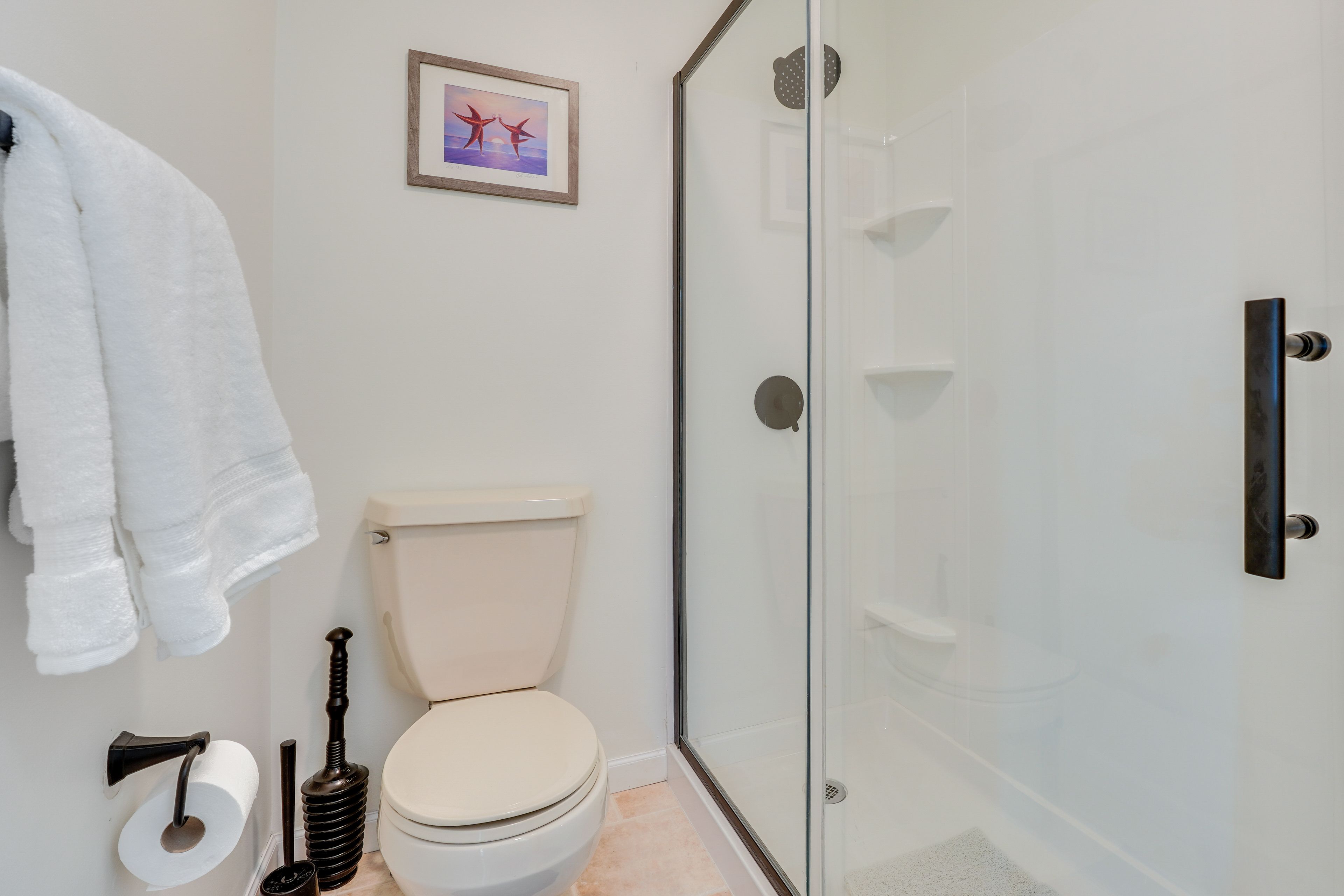 Full Bathroom | 1st Floor | Complimentary Toiletries