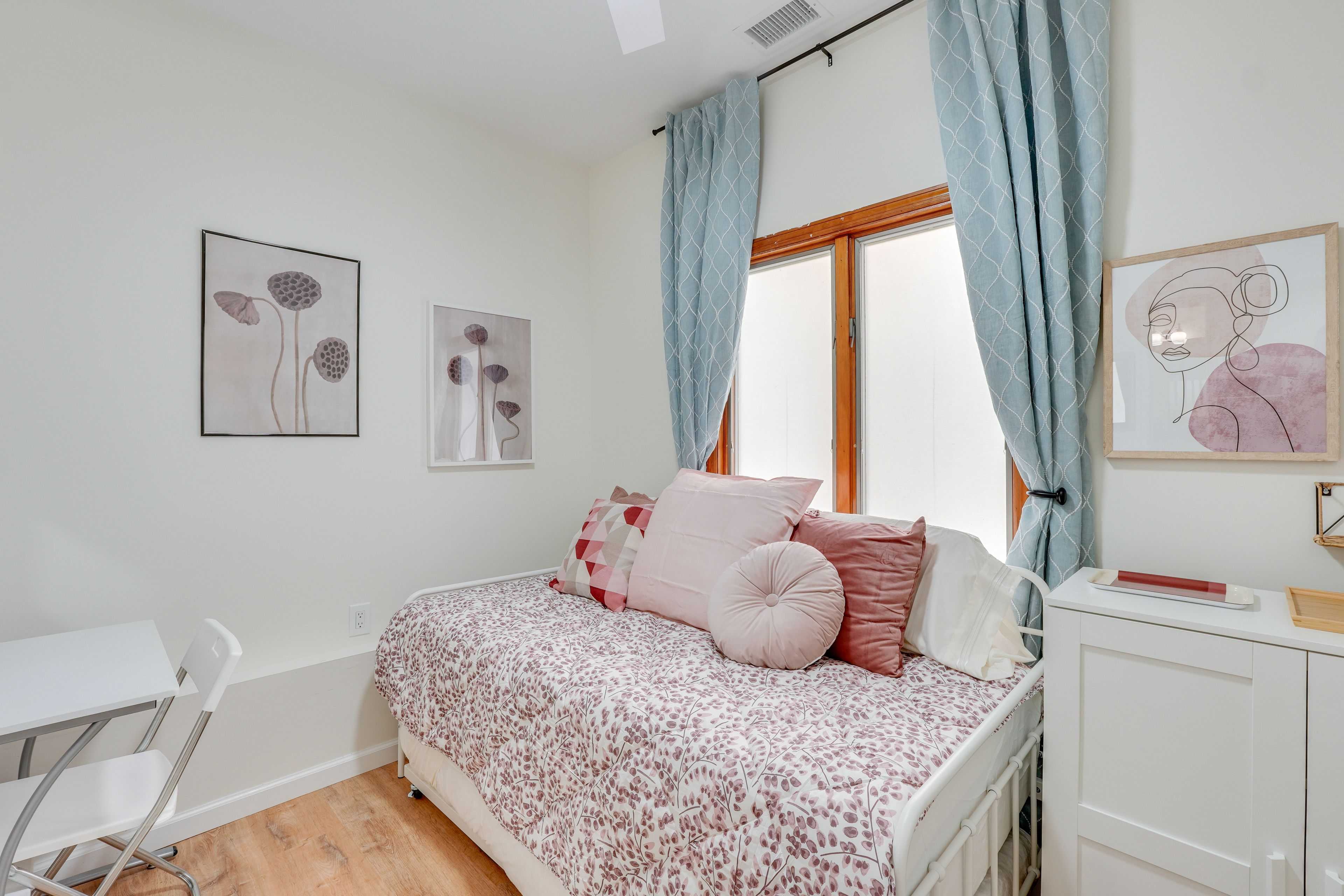 Bedroom 2 | 1st Floor | Twin Daybed w/ Twin Trundle
