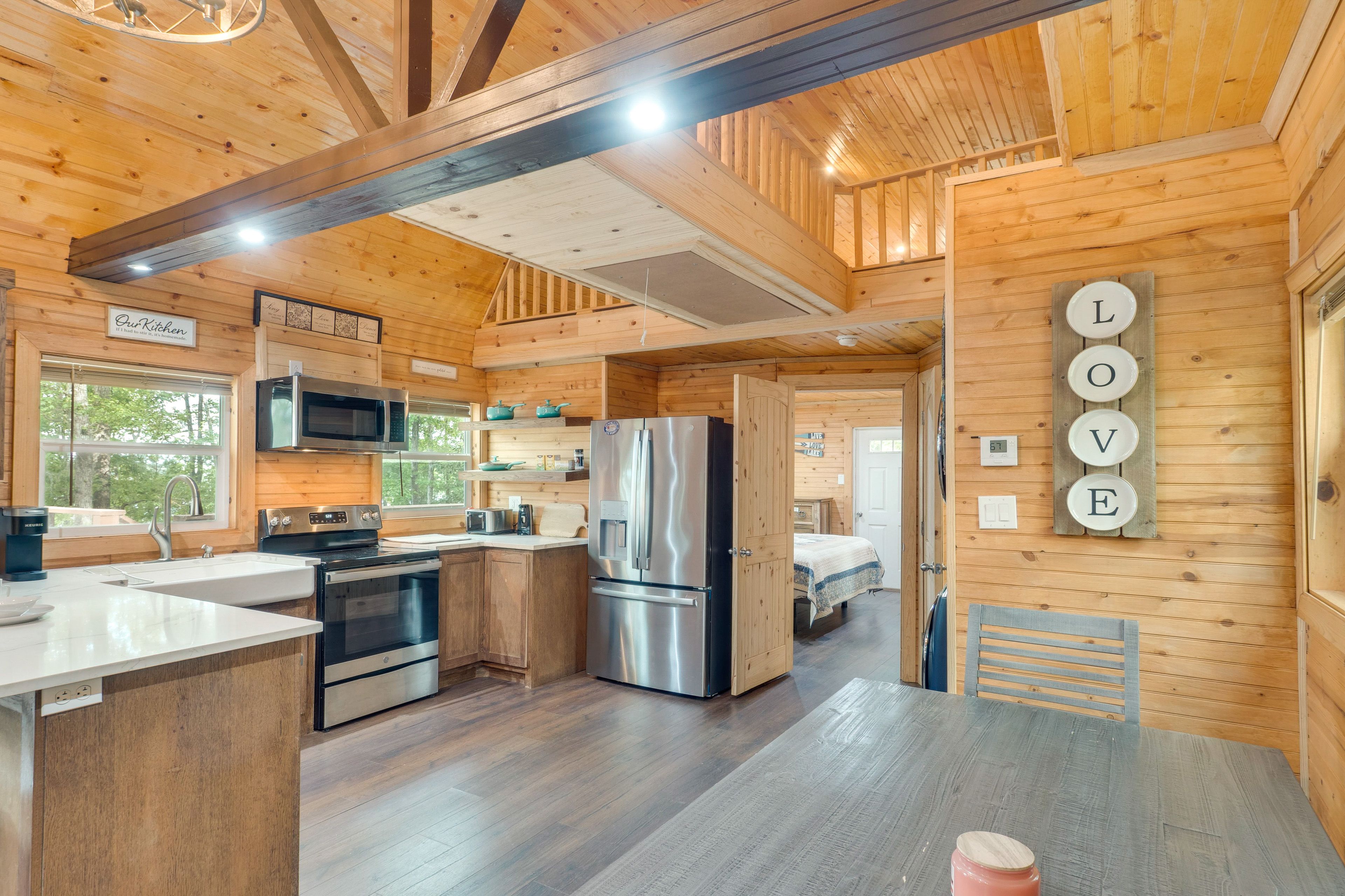 Dining Area | Kitchen