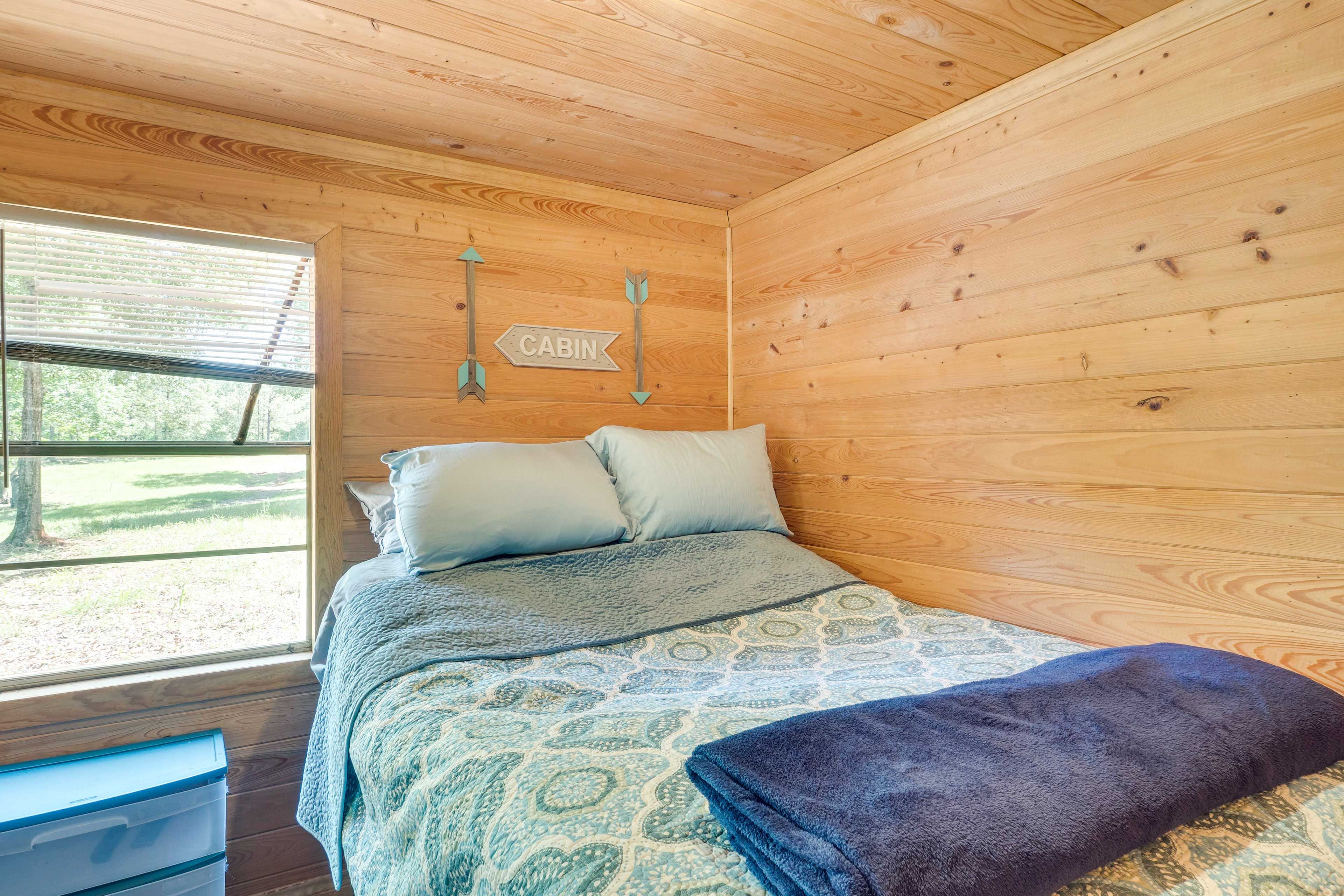 Bedroom | Queen Bed