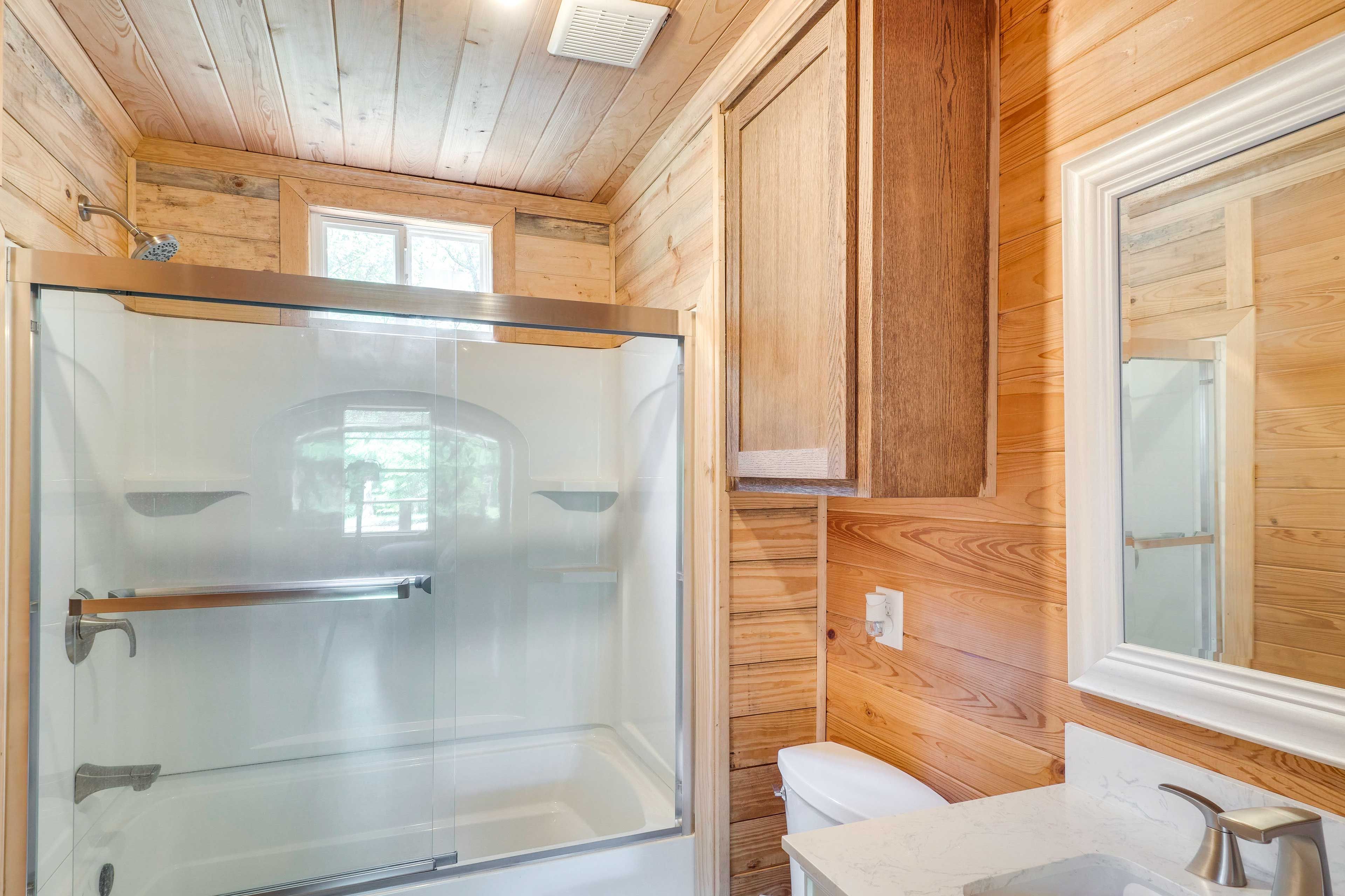 Bathroom | Towels Provided | Complimentary Toiletries
