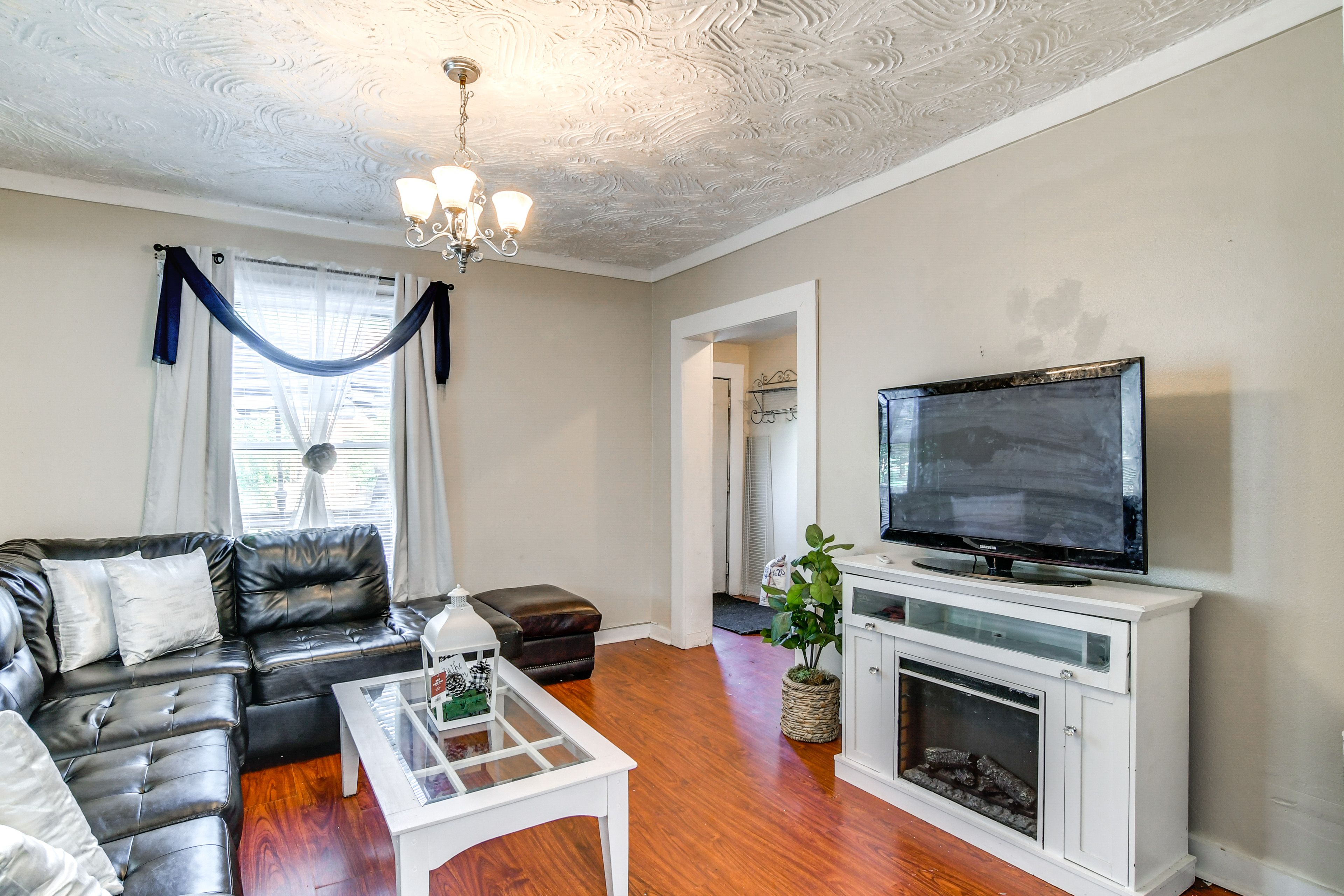 Living Room | 1st Floor | Central A/C & Heating | Free WiFi