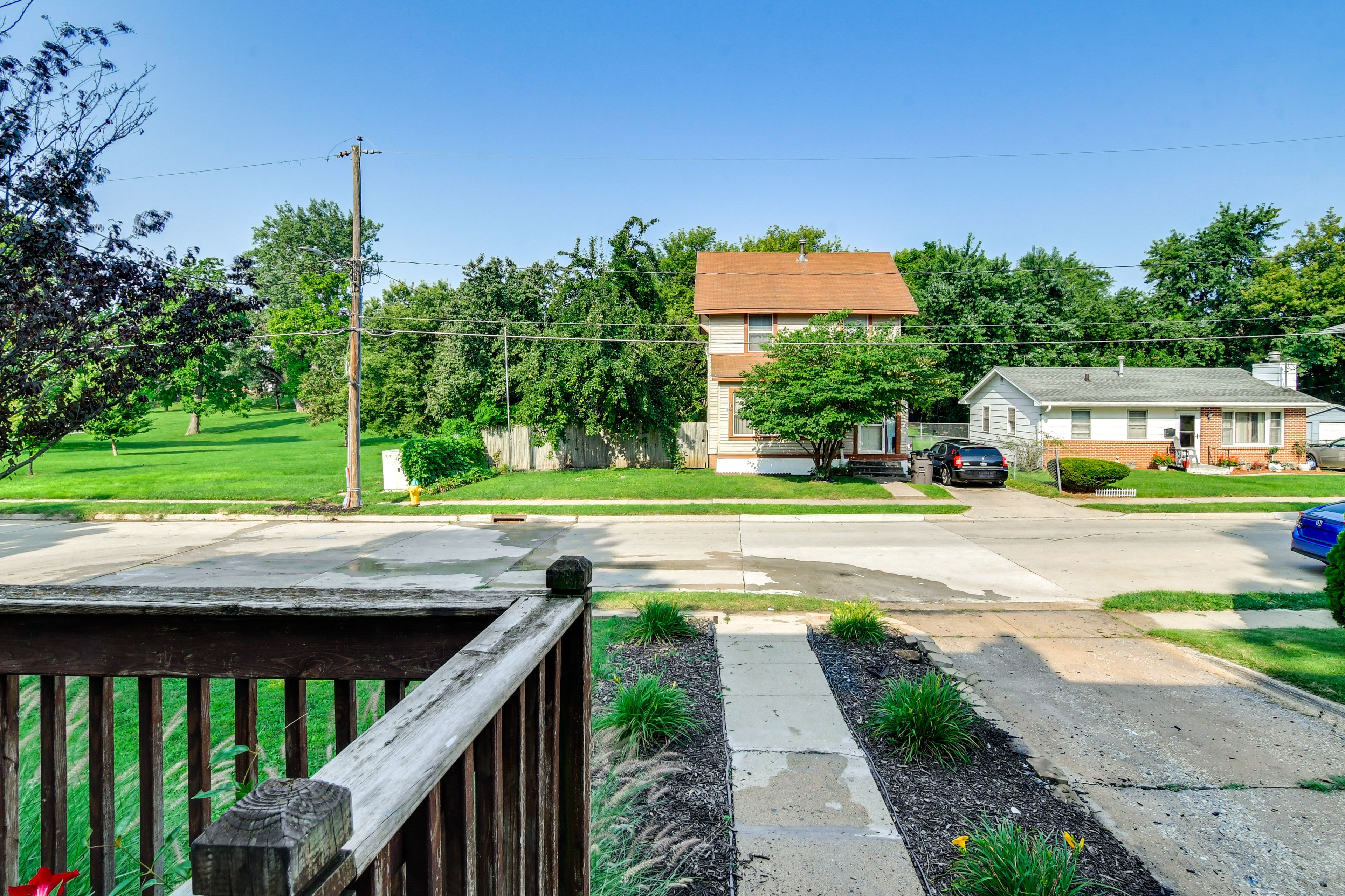 Parking | Driveway (3 Vehicles) | Free Street Parking | RV/Trailer Parking