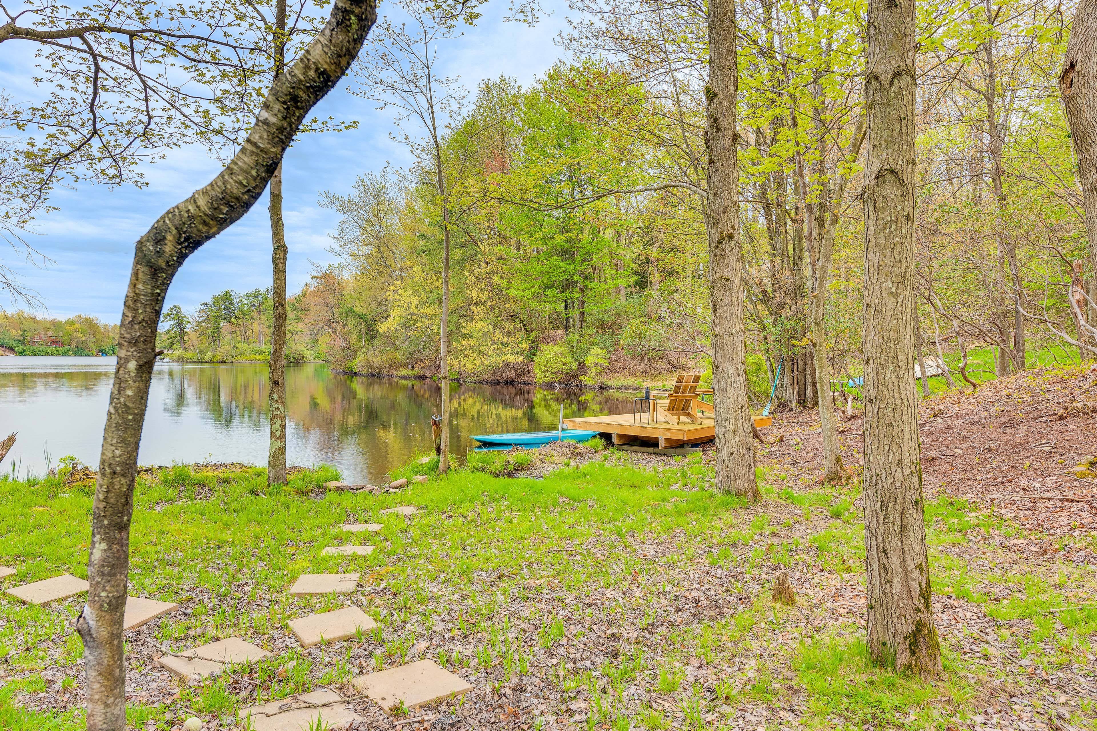 Lake Access On-Site | 2 Kayaks | Life Vests
