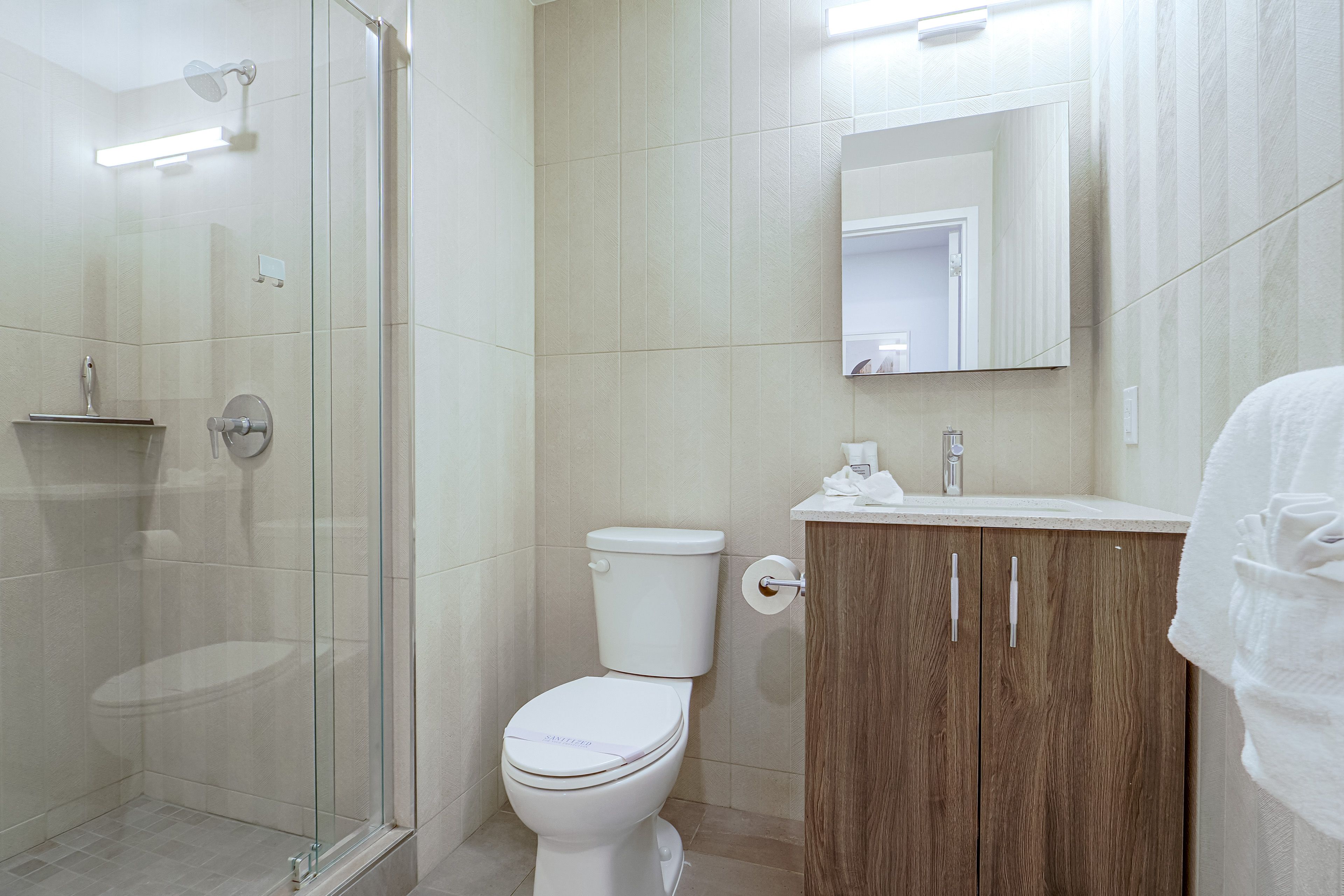 Full Bathroom | Towels Provided