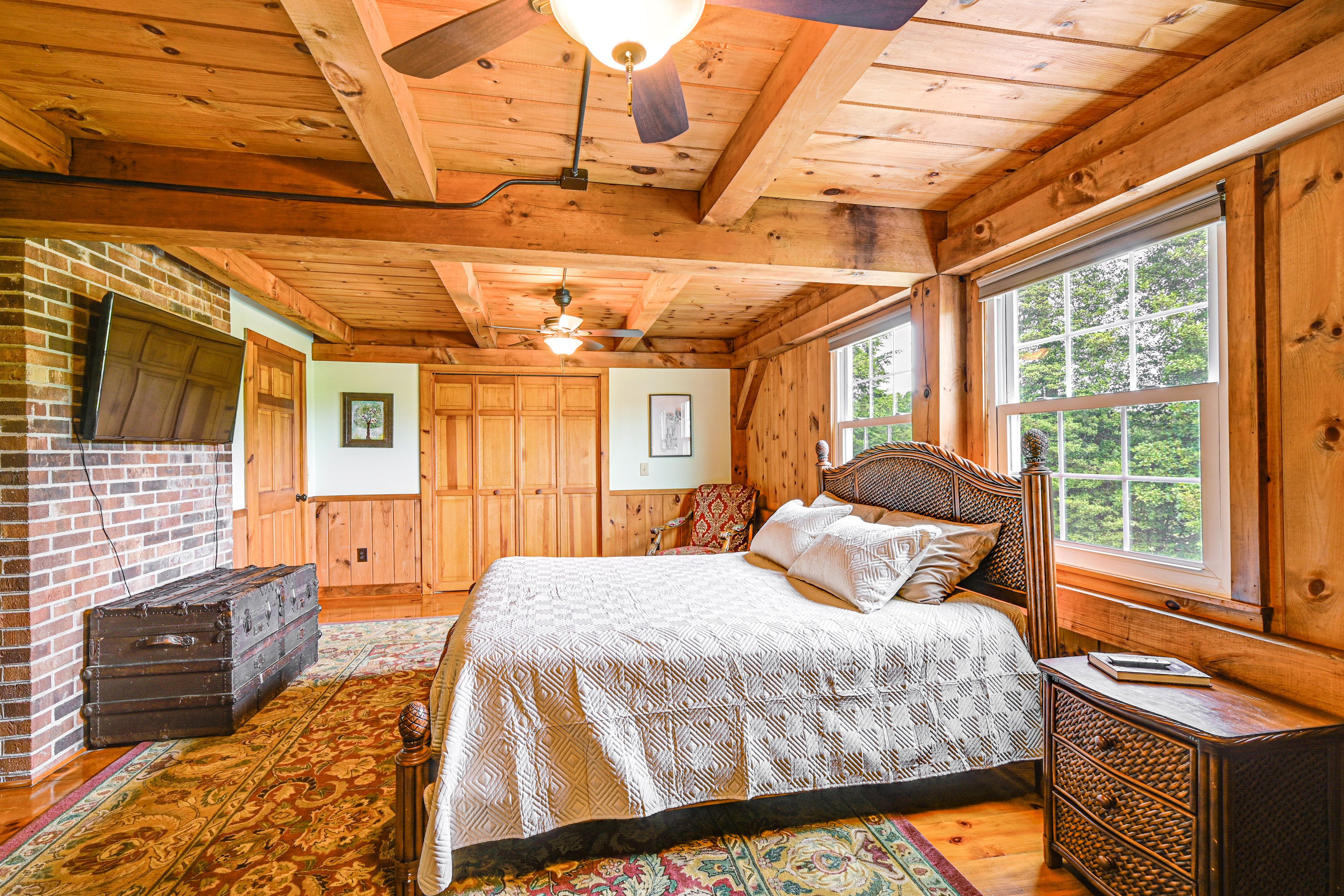 Bedroom 2 | 2nd Floor | Queen Bed | Twin Bed | Smart TV