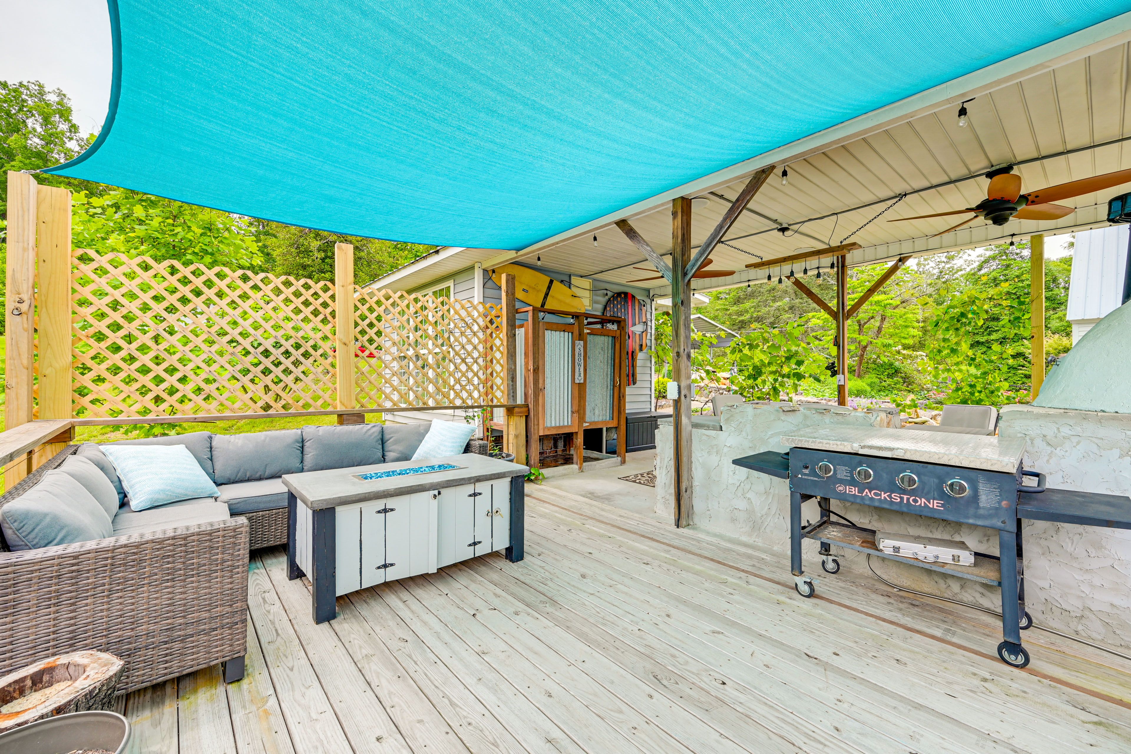 Covered Deck | Fire Pit Table | Outdoor Kitchen | 8 Mi to Downtown Elkin