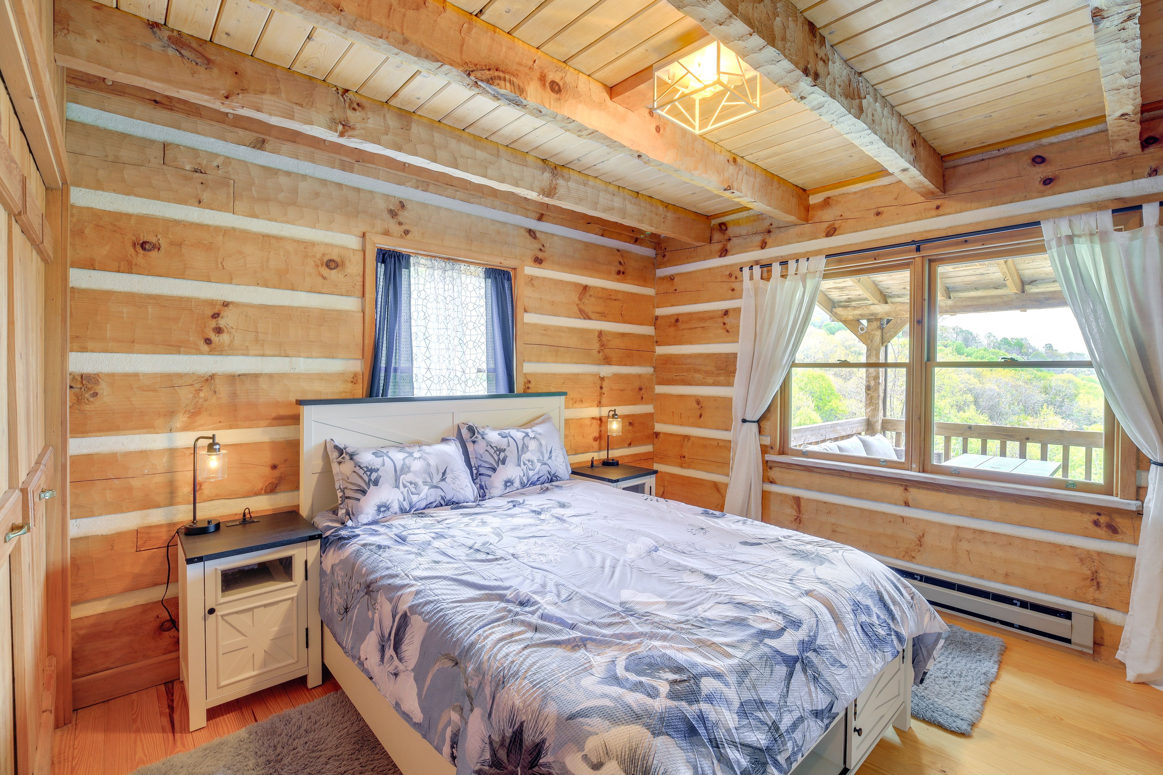 Bedroom 1 | Main Level | Queen Bed | Twin Rollaway Bed | Smart TV