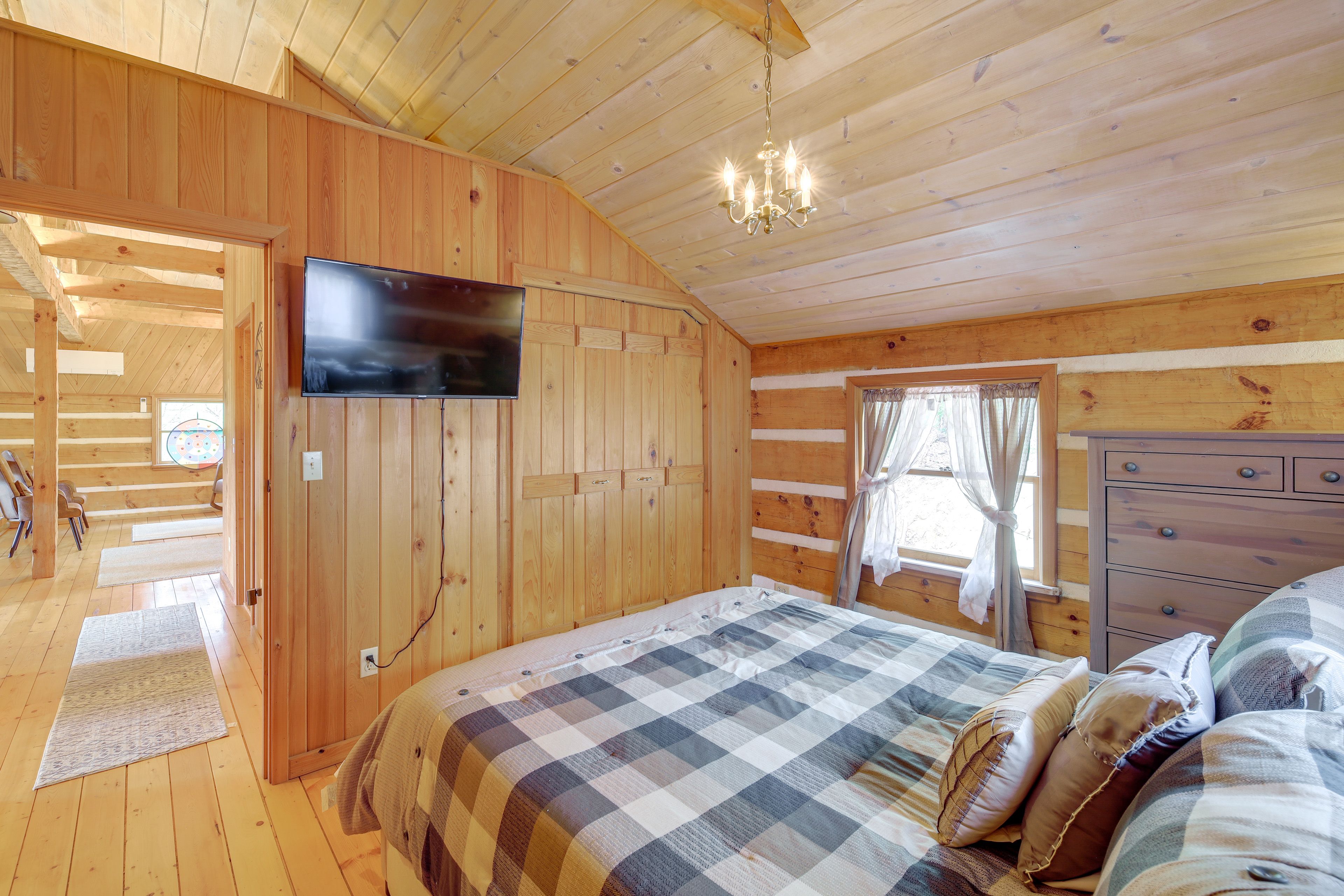 Bedroom 2 (Loft) | Upper Level | Queen Bed w/ Twin Trundle