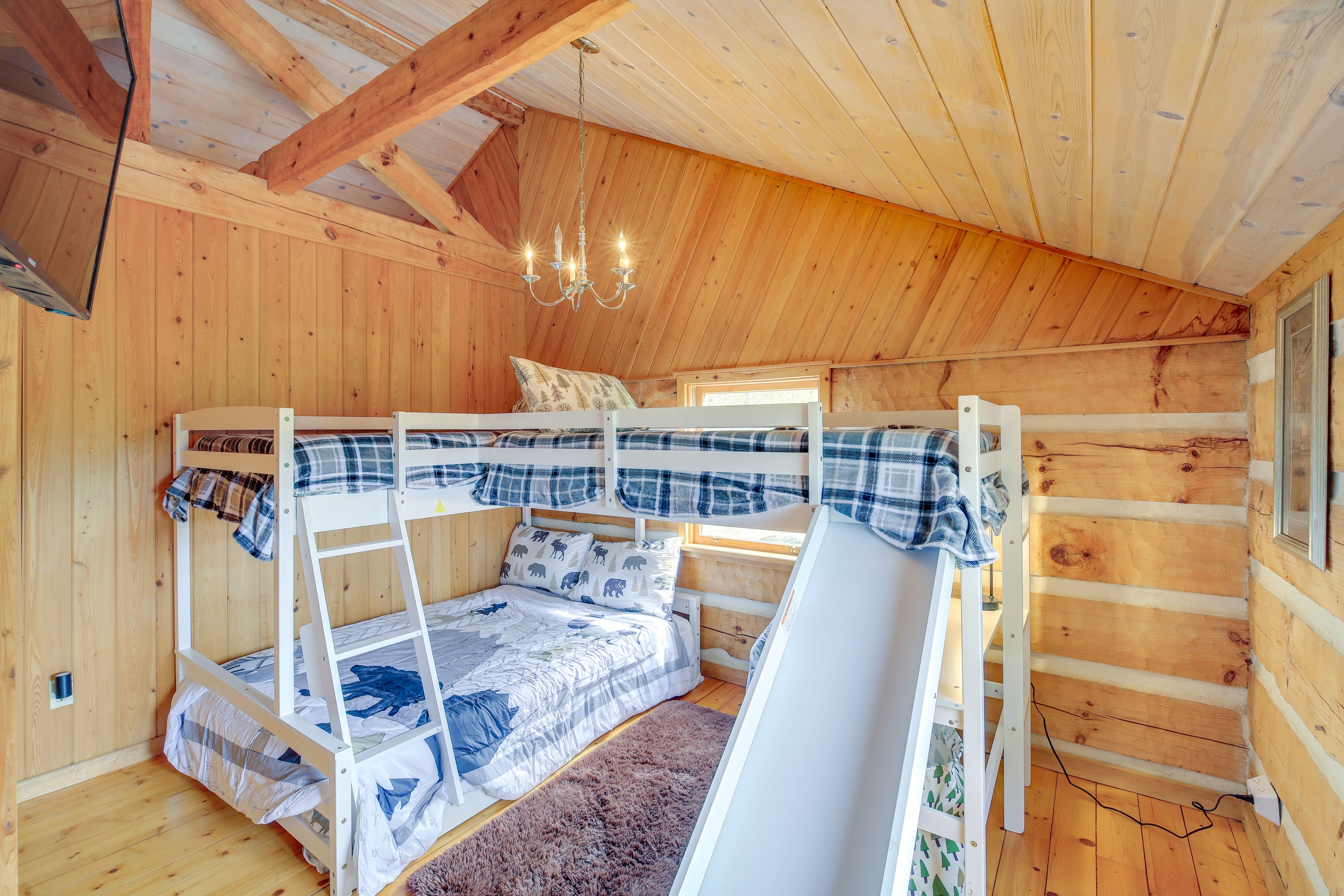 Bedroom 3 (Loft) | Upper Level | Twin/Full Bunk Bed | Lofted Twin Bed w/ Slide