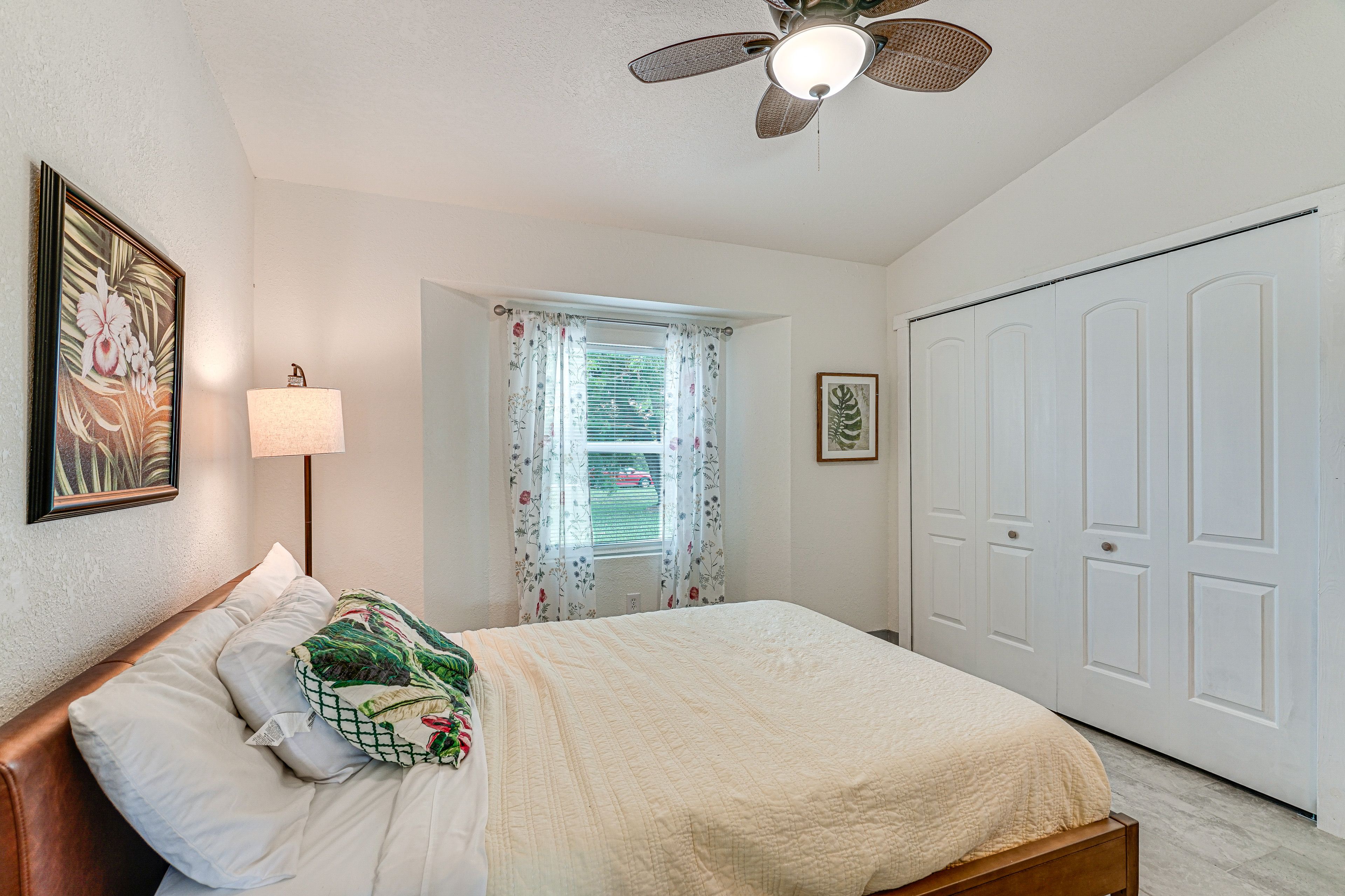 Bedroom 4 | Queen Bed