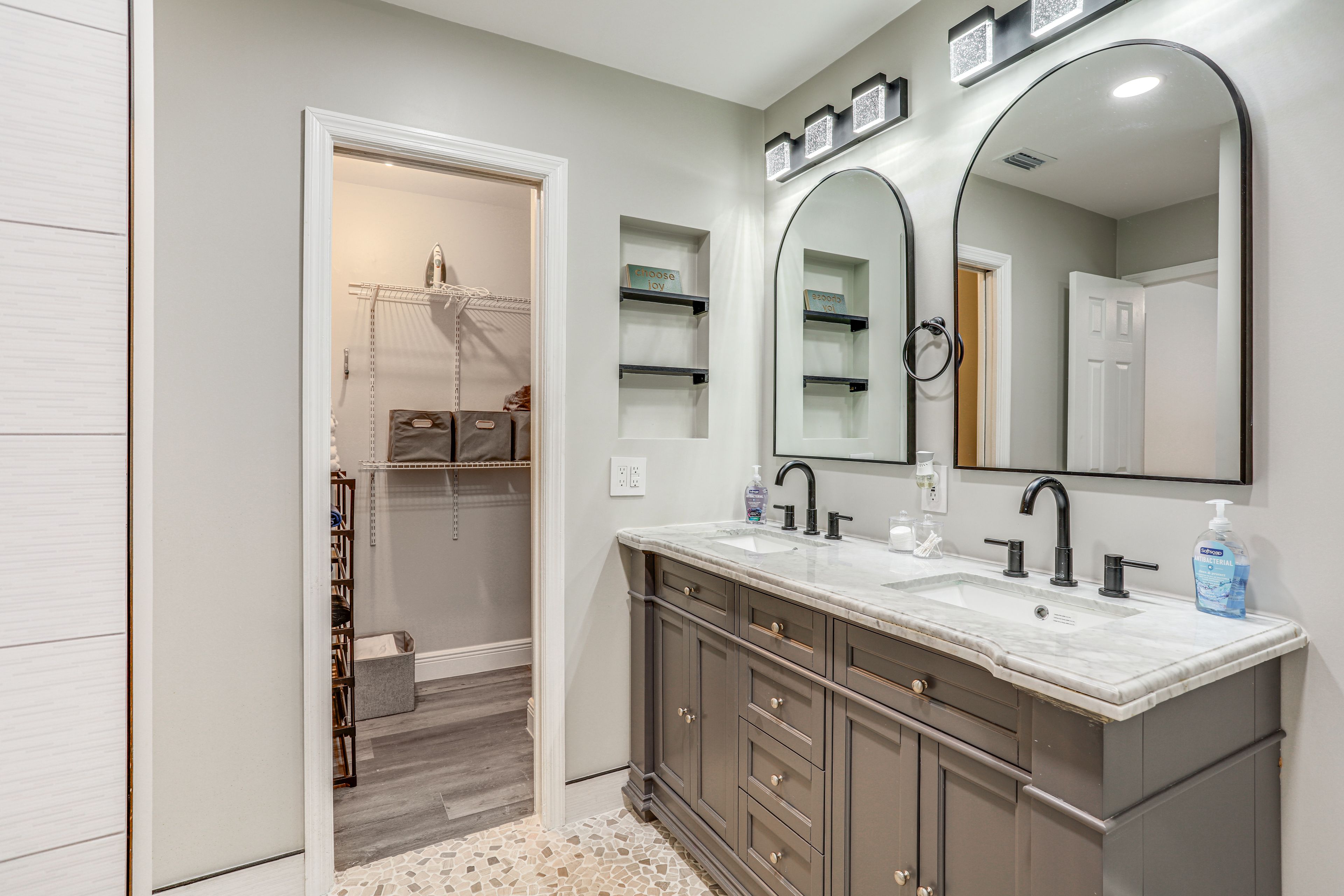 Full Bathroom | 2nd Floor