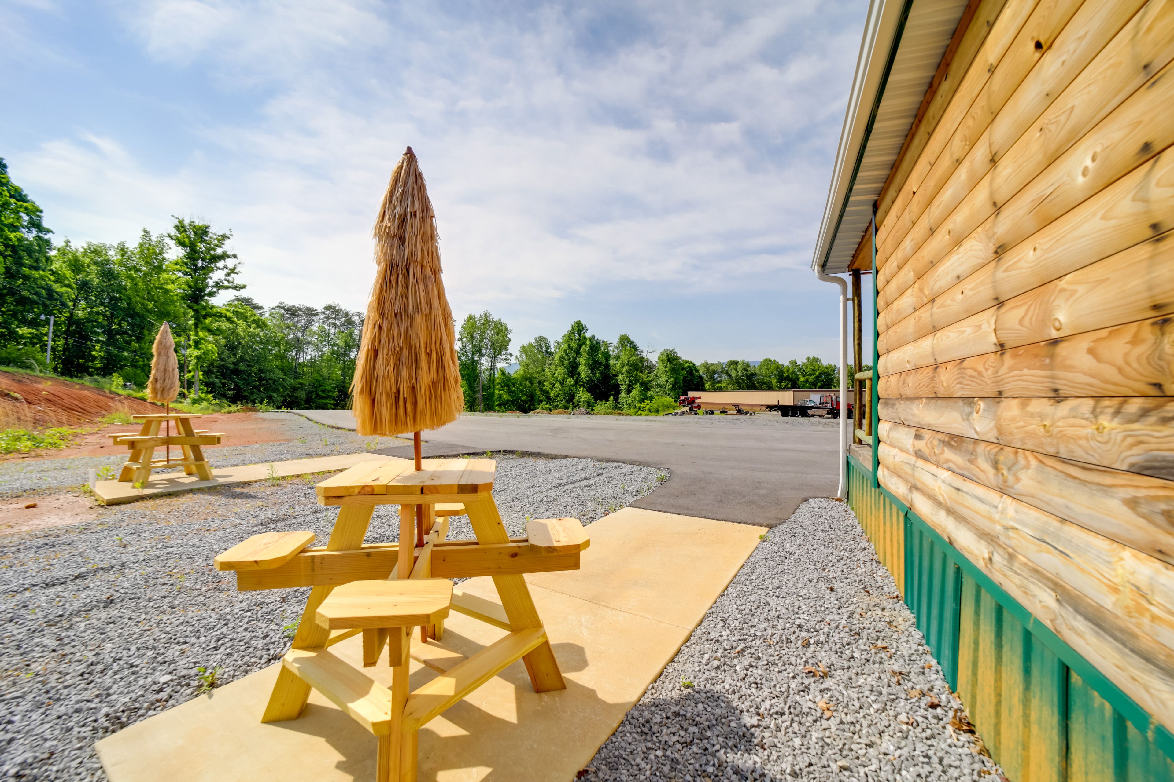 Shared Amenities | Picnic Tables