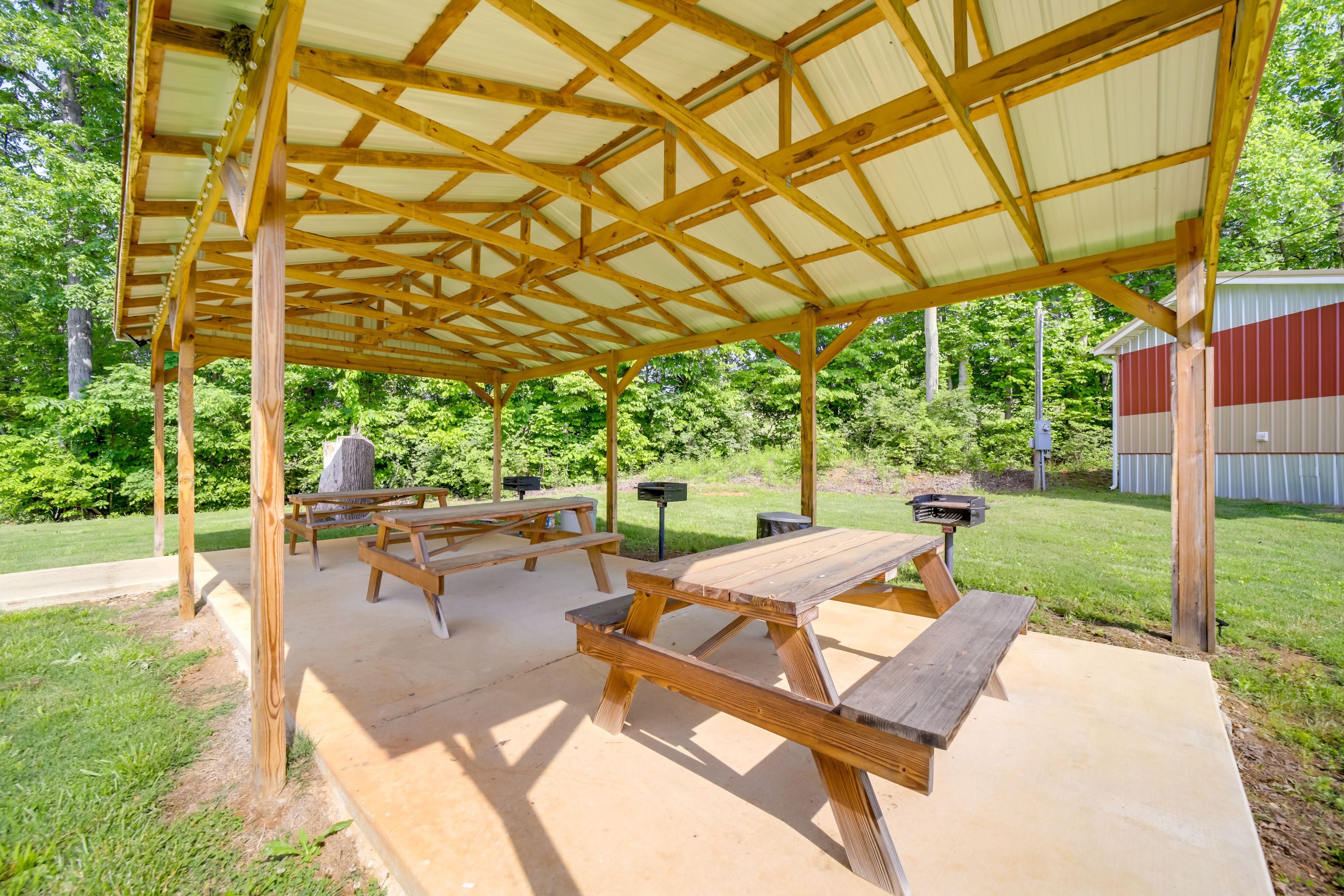 Shared Amenities | Grill & Dining Pavilion
