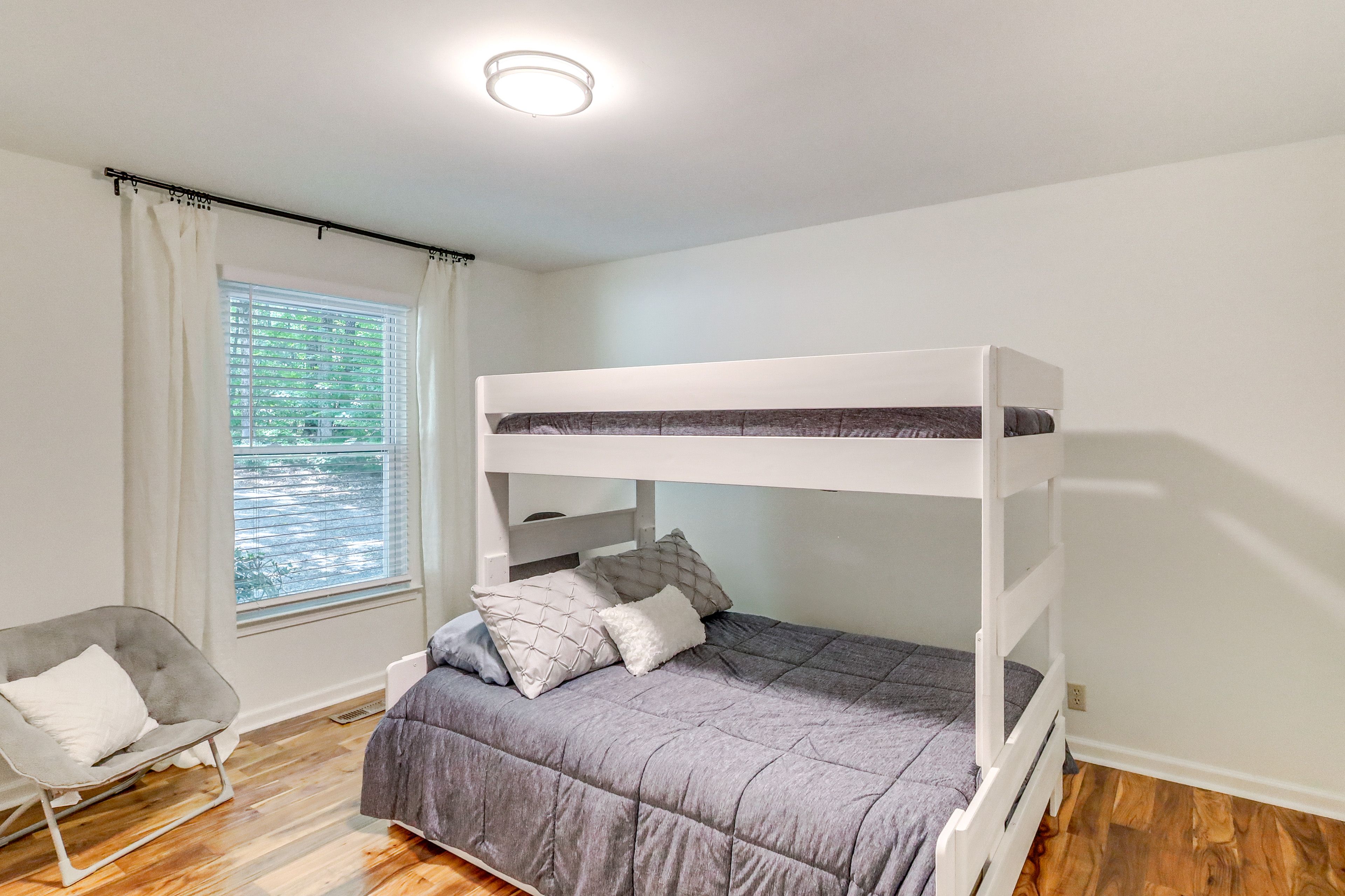 Bedroom 3 | Twin/Full Bunk Bed w/ Twin Trundle