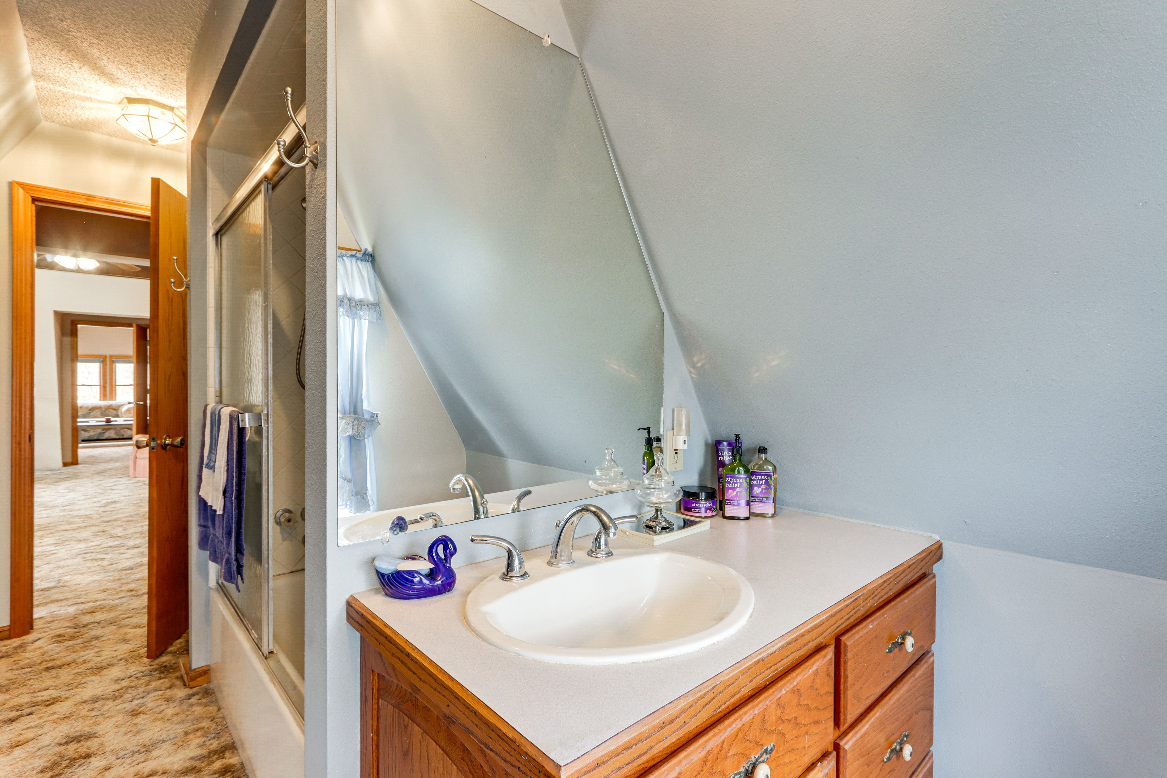 Full Bathroom | 2nd Floor