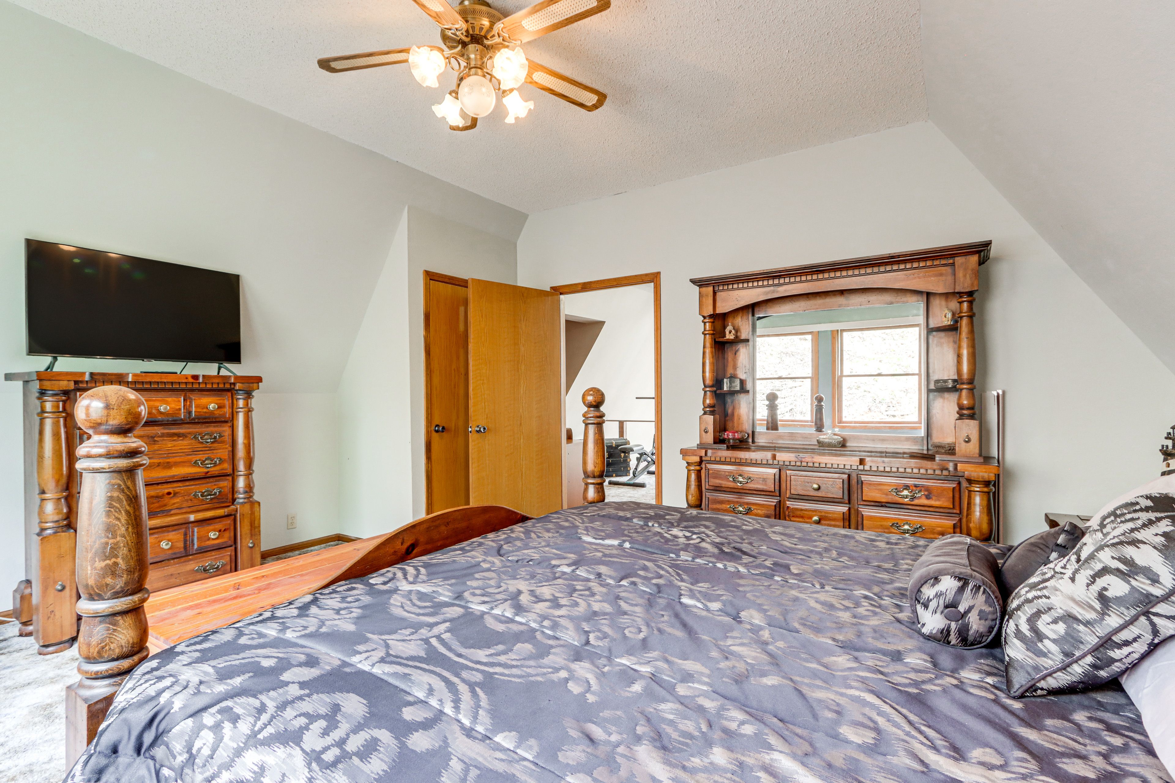 Bedroom 3 | 2nd Floor | King Bed