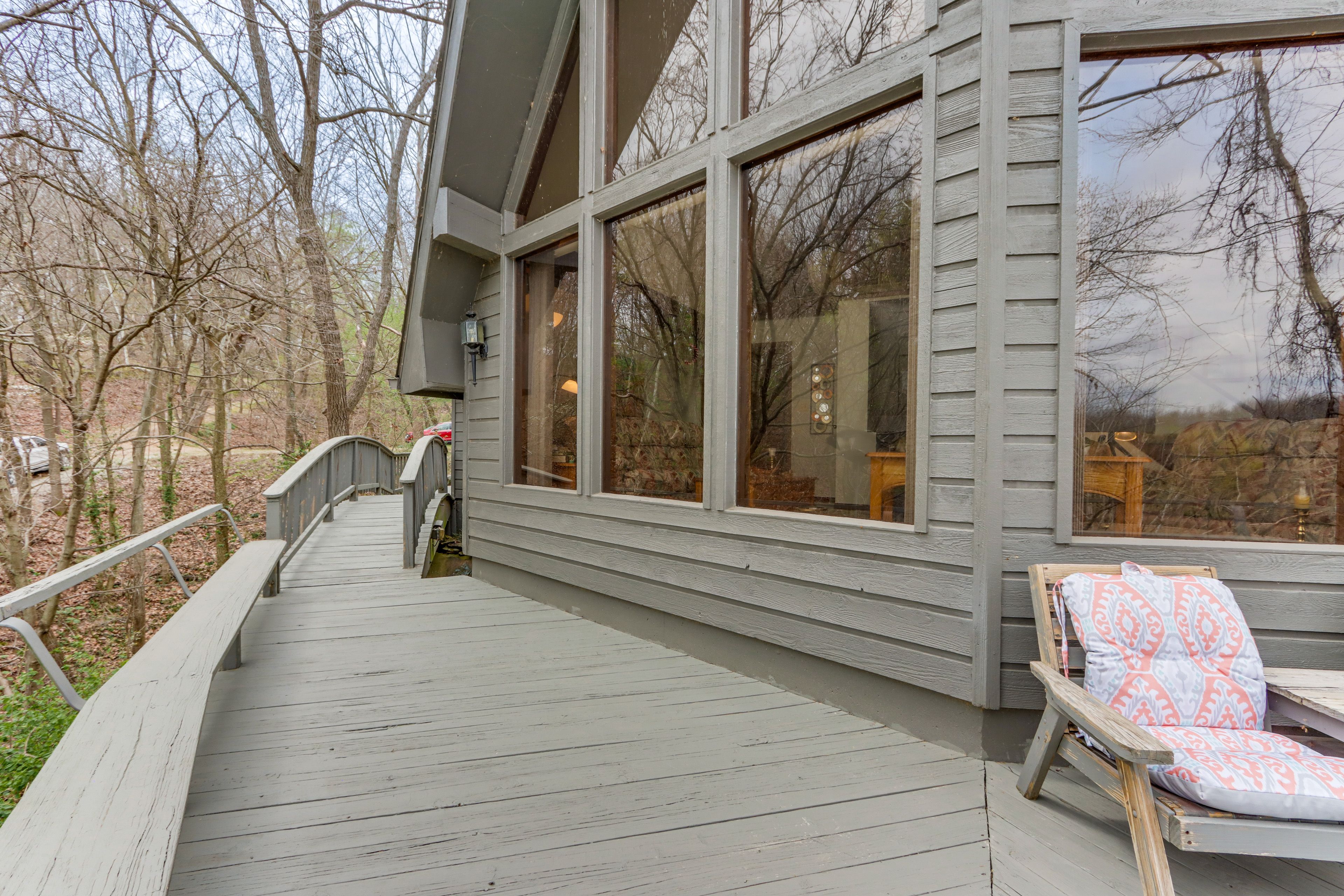 Wraparound Deck w/ Patio Furniture